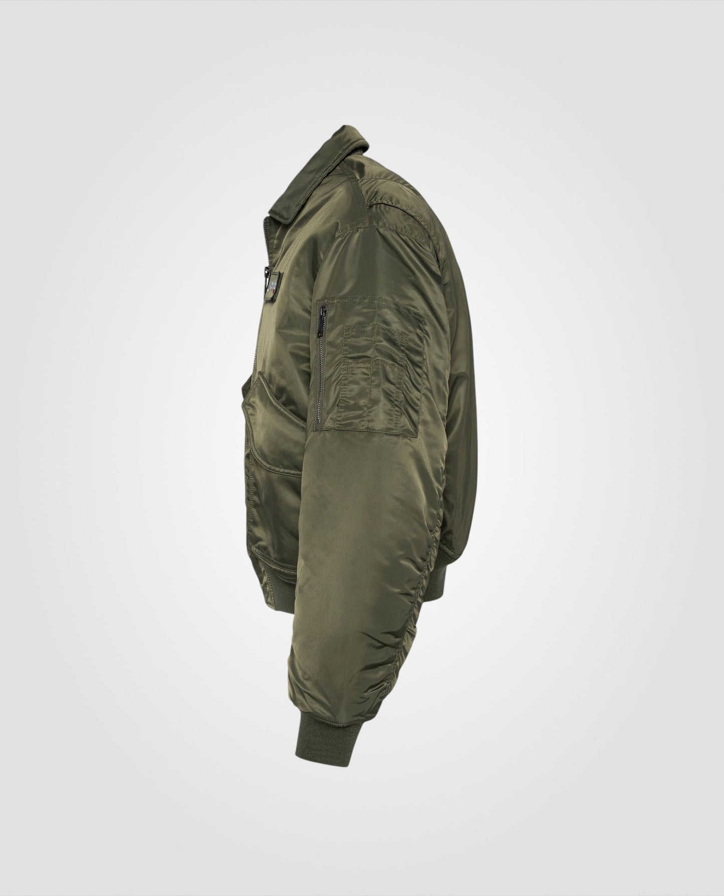 Bomber CWU 90er Armee Khaki in recyceltem Nylon, übergroßer Schnitt