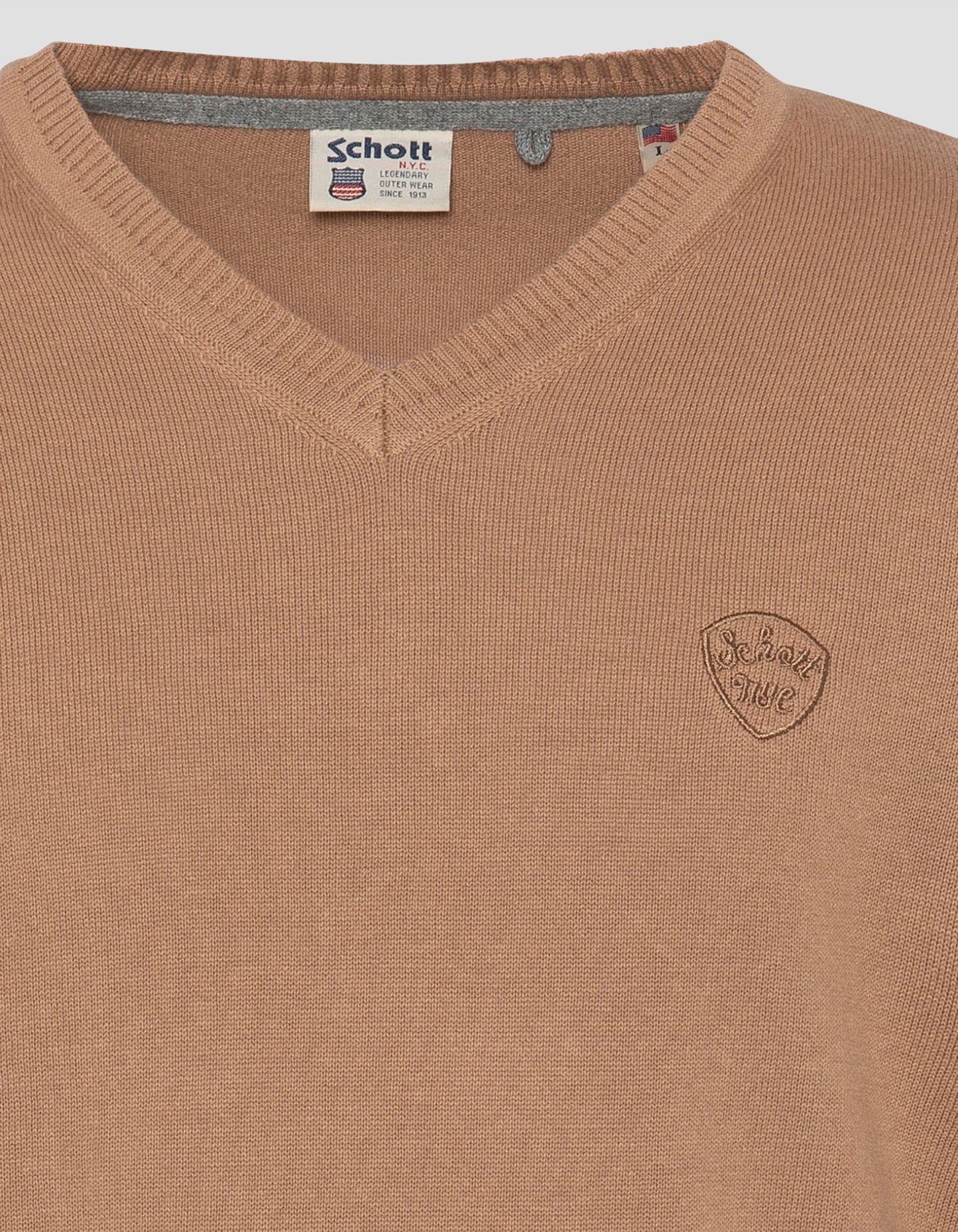 Pull fin camel à col V