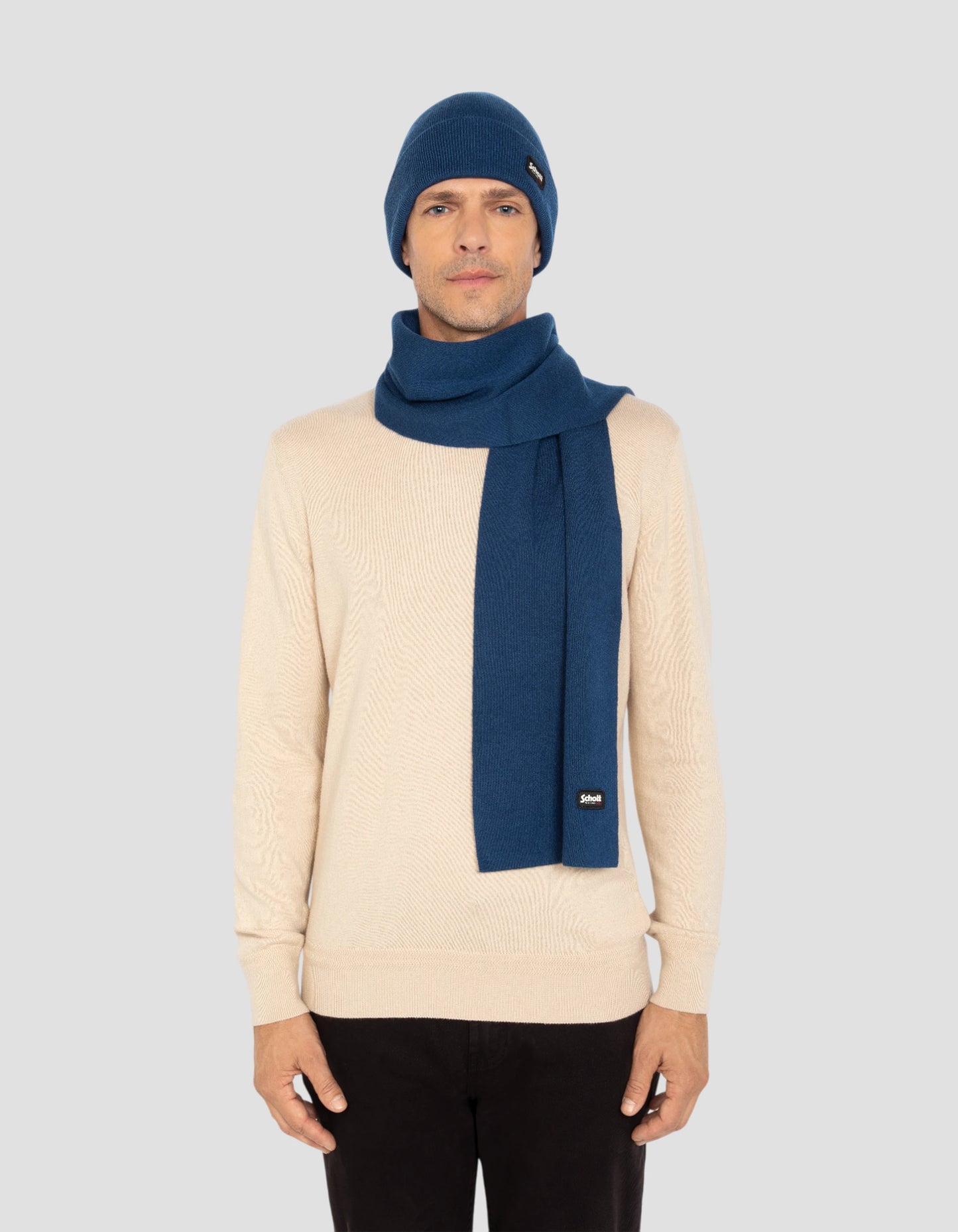 Milano Blue Schal im Netz