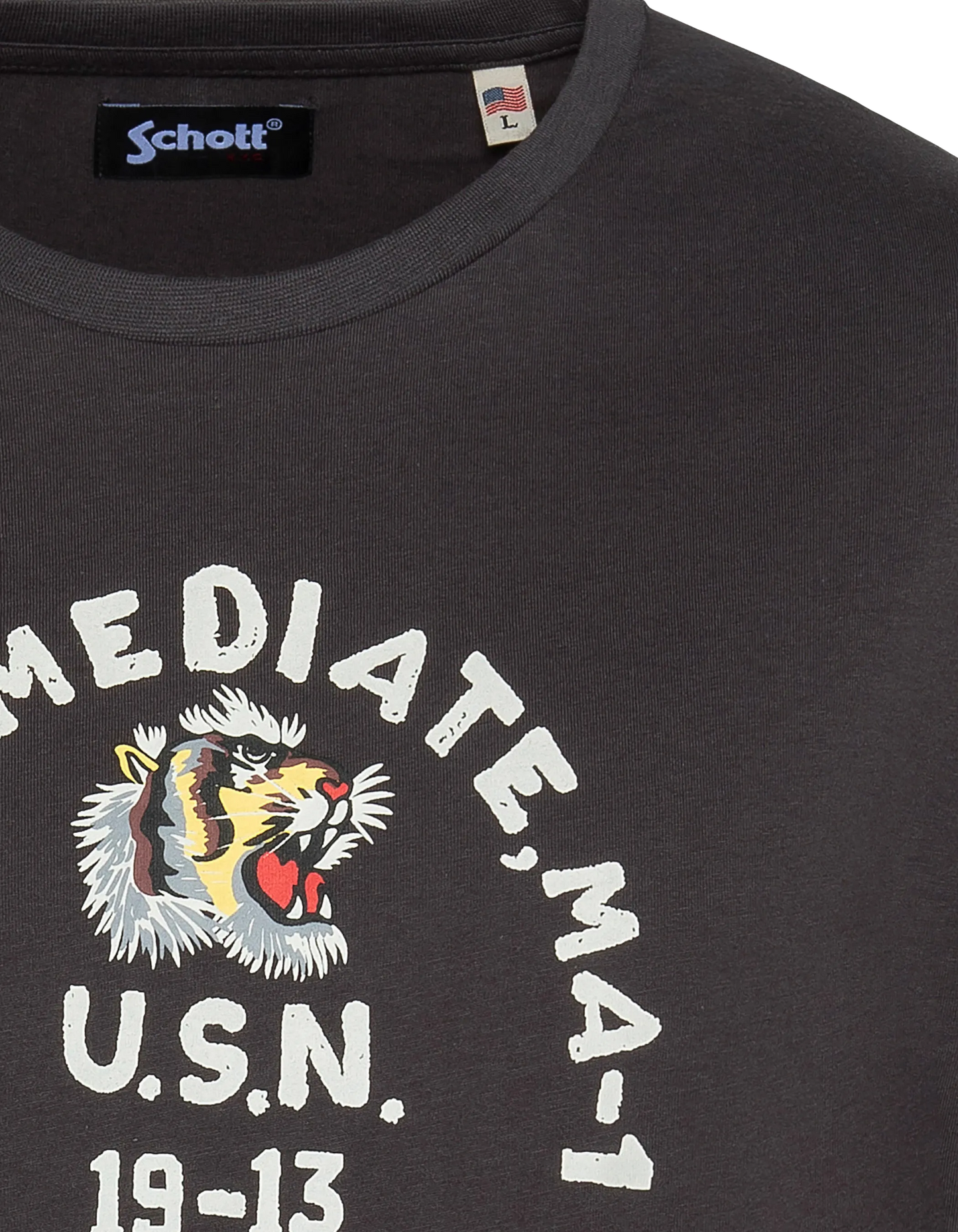 Anthrazitfarbenes T-Shirt mit U.S.N.-Aufdruck.