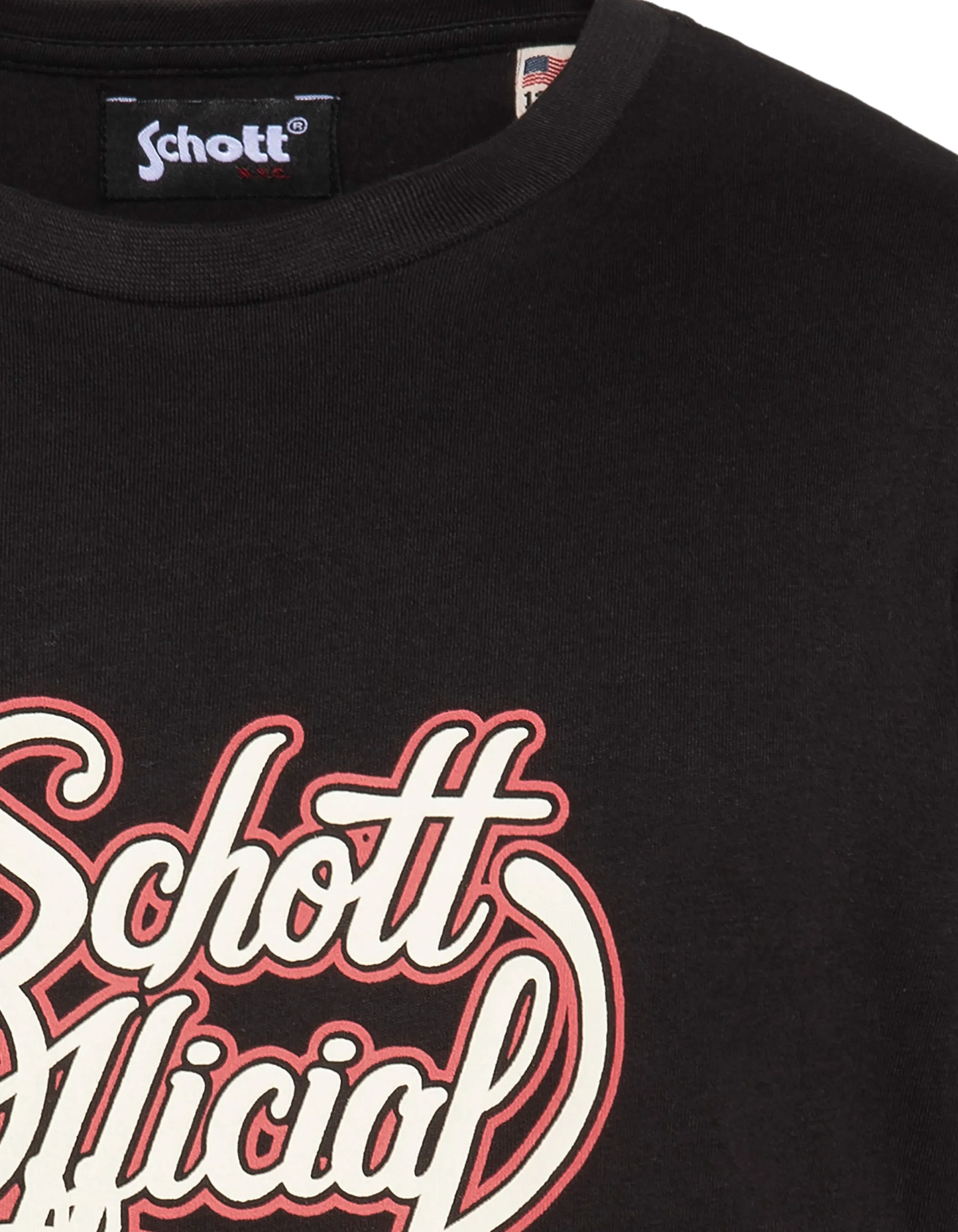 Camiseta negra con logo estampado vintage