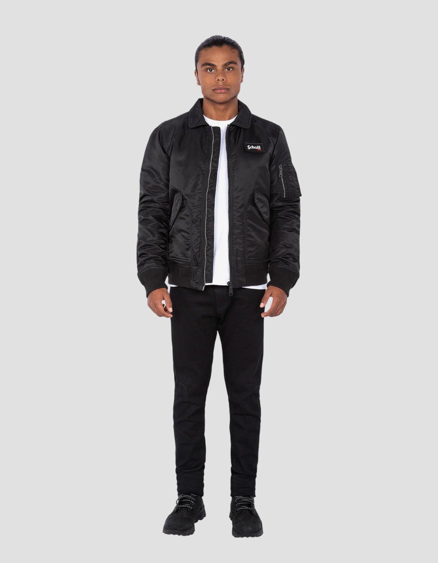 Bomber CWU noir en nylon recyclé, coupe ajustée