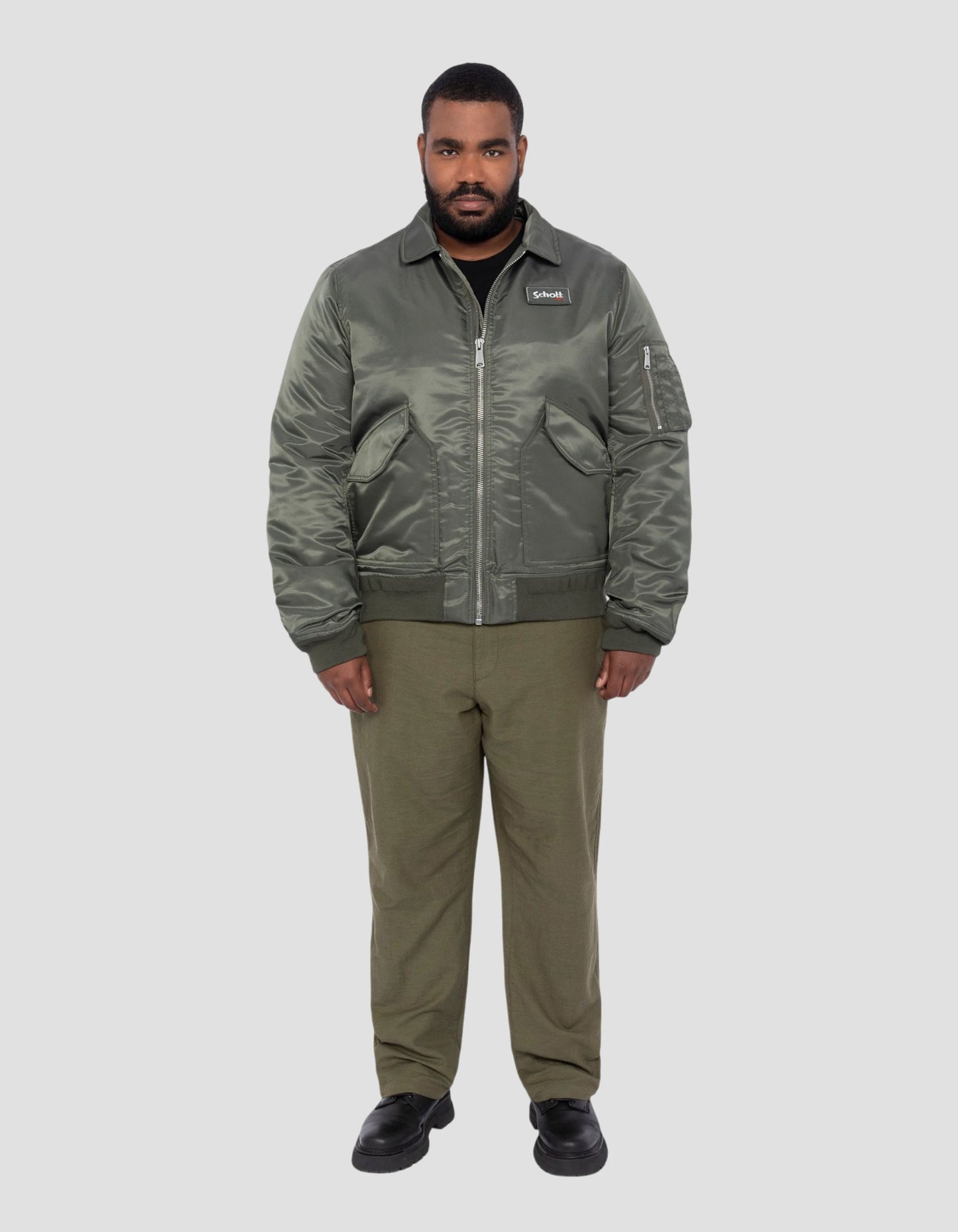 Bomber Cwu Sage Khaki in nylon riciclato, taglio regolato, grande dimensione