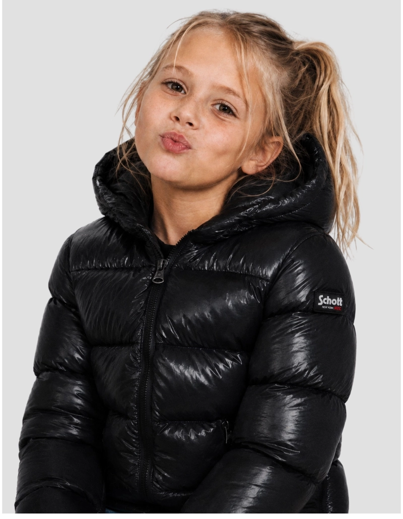 Schwarze glänzende Kapuzenjacke