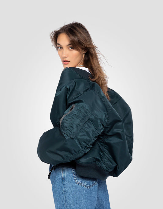 Bomber MA-1 im 90er-Jahre-Schnitt aus recyceltem Nylon
