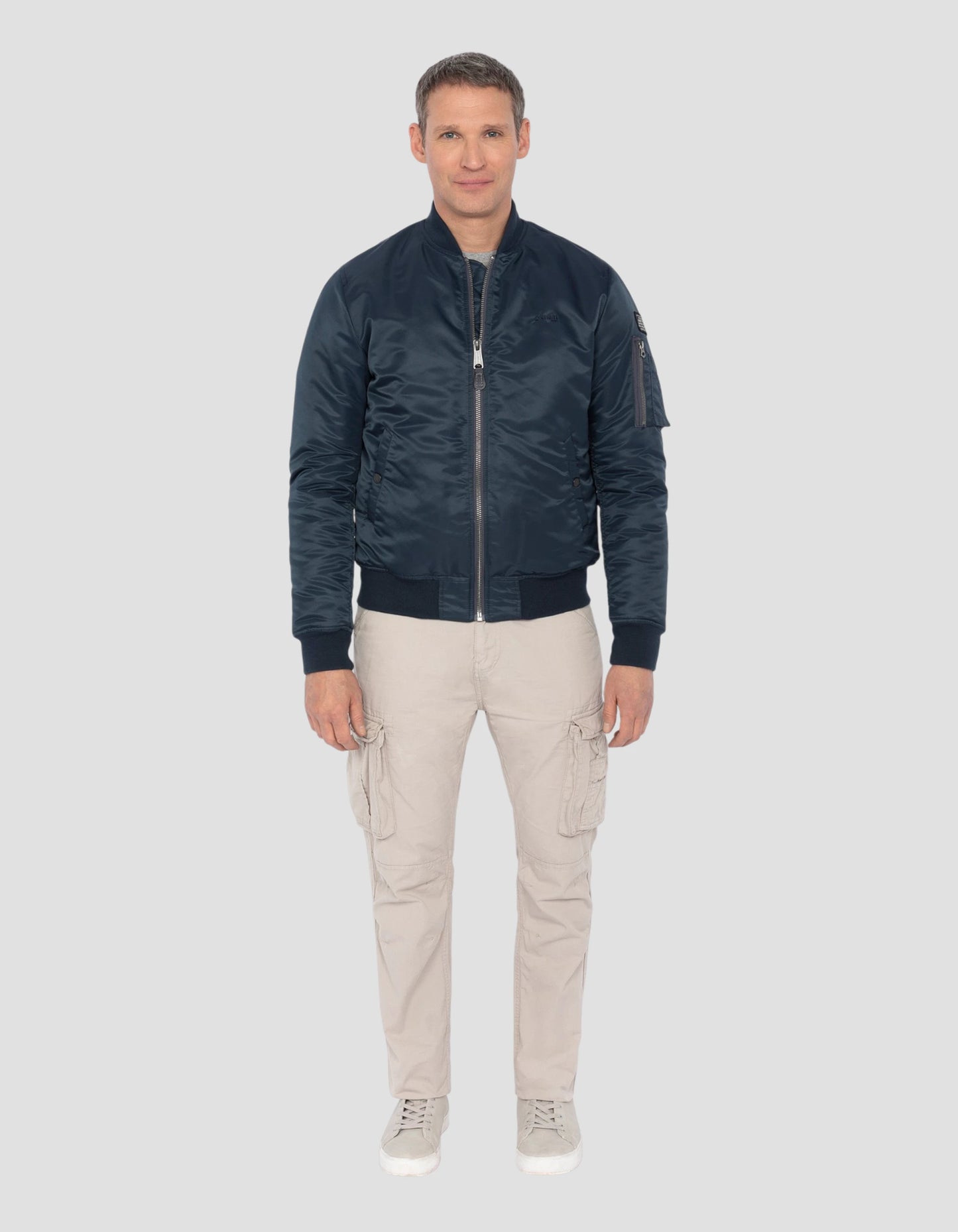 Bomber MA-1 blu navy in nylon riciclato, taglio regolato