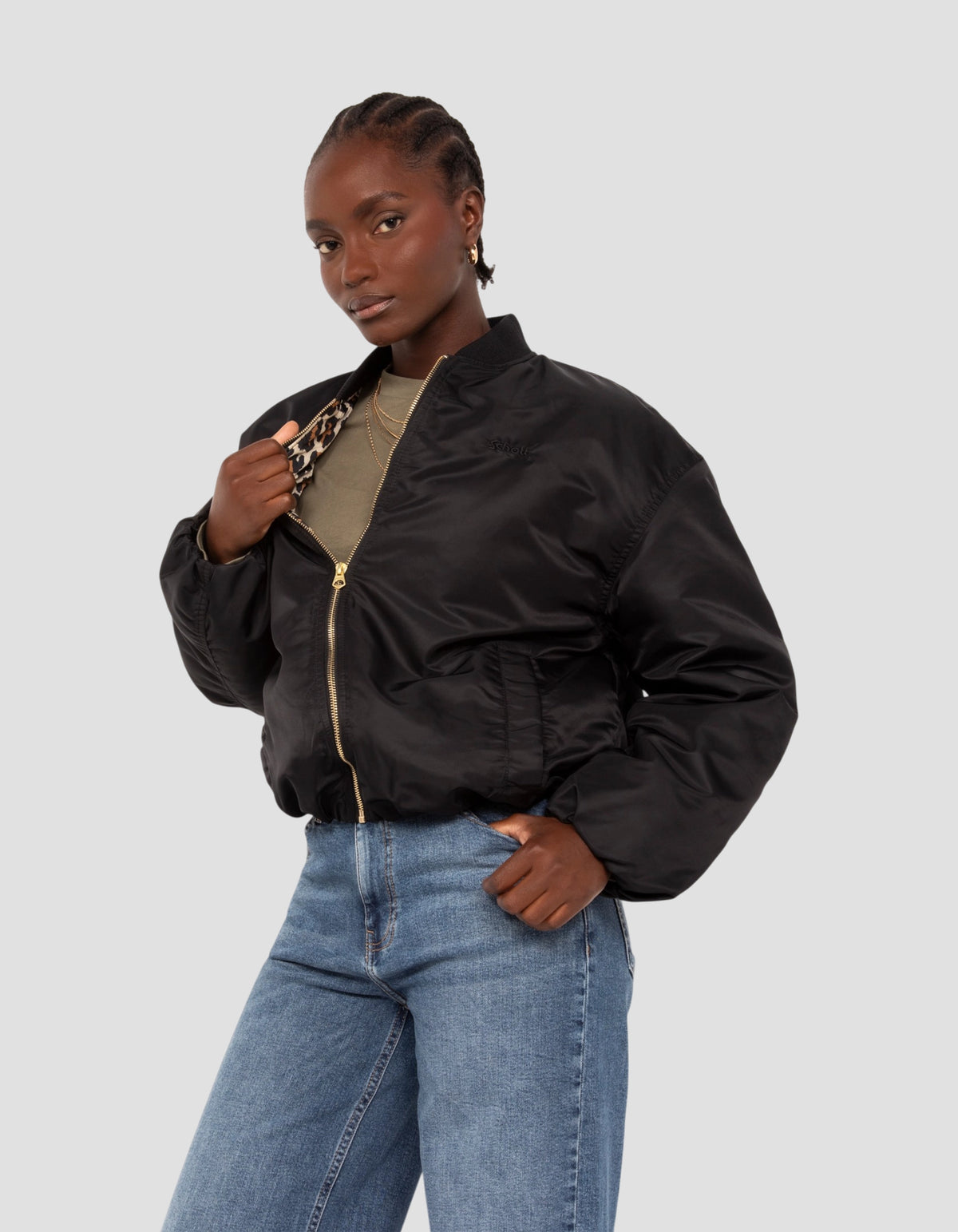 Kurze schwarze Bomberjacke, übergroßer Schnitt