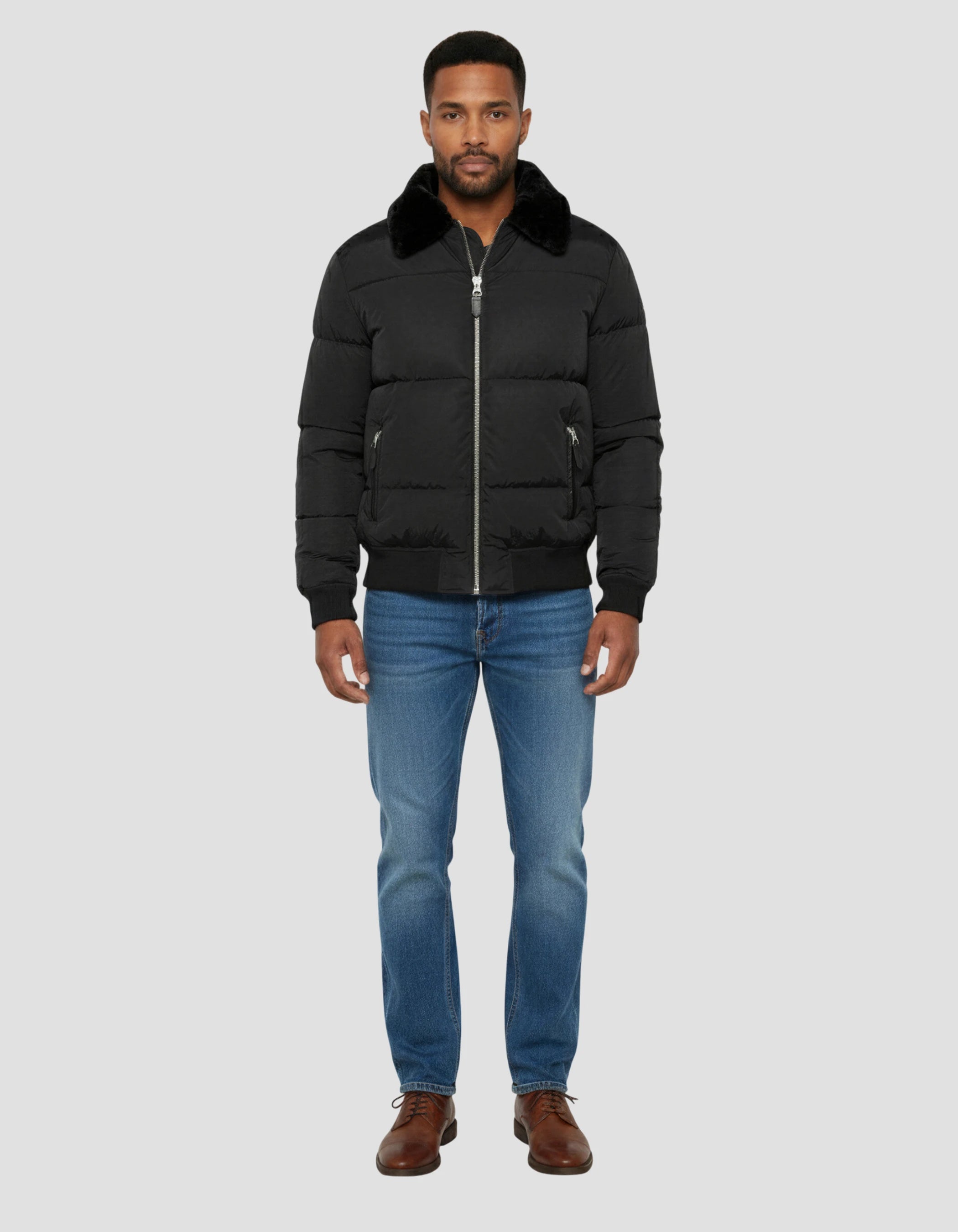 Schwarze Down -Jacke mit abnehmbarem Kunstpelzkragen-1