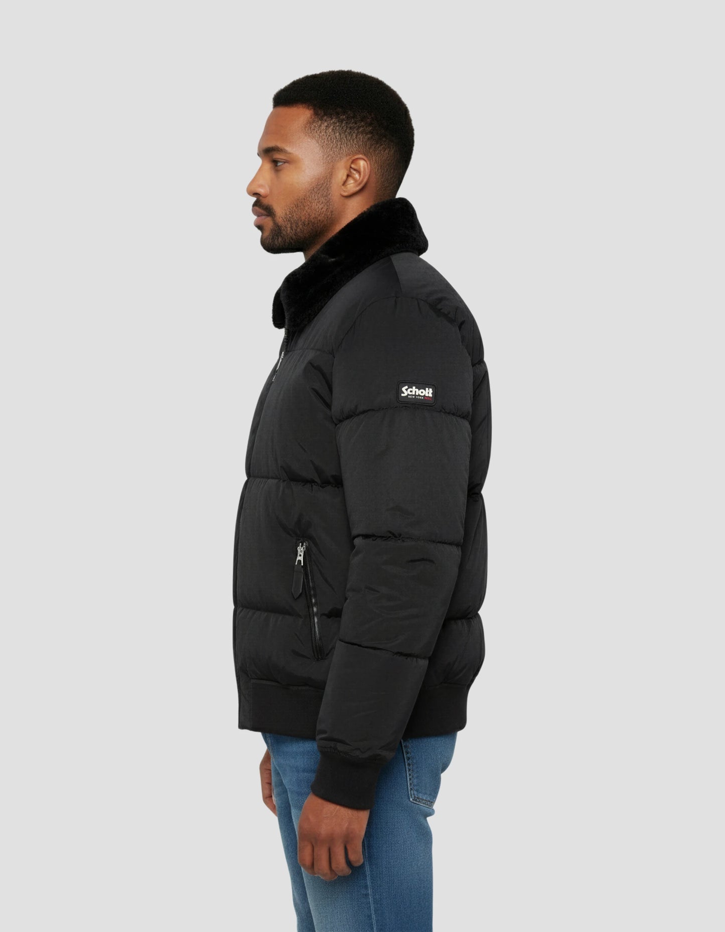 Schwarze Down -Jacke mit abnehmbarem Kunstpelzkragen