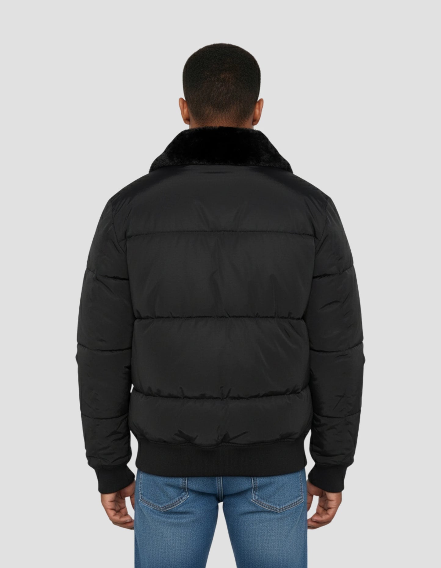 Schwarze Down -Jacke mit abnehmbarem Kunstpelzkragen