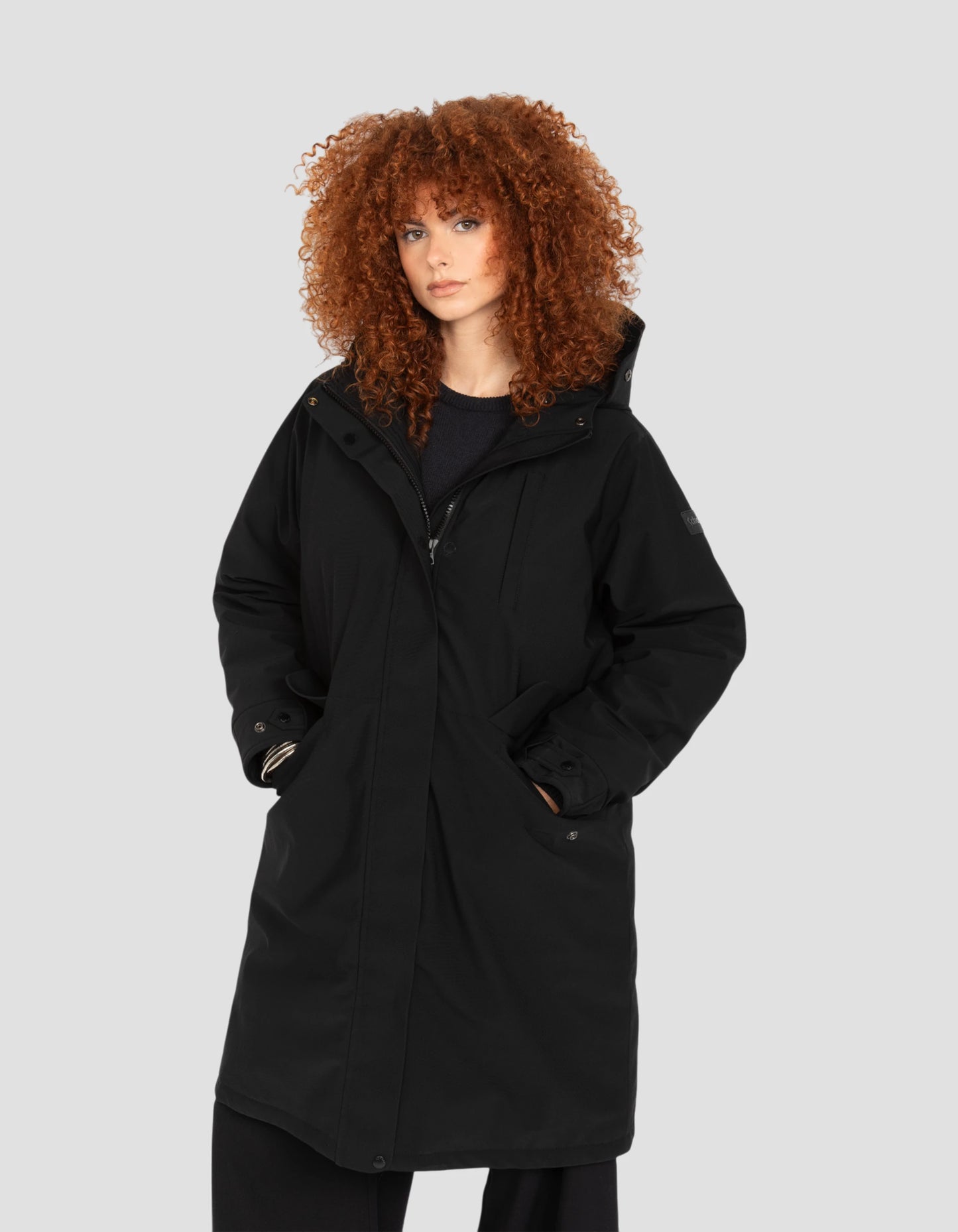 Multipoche nere con cappuccio