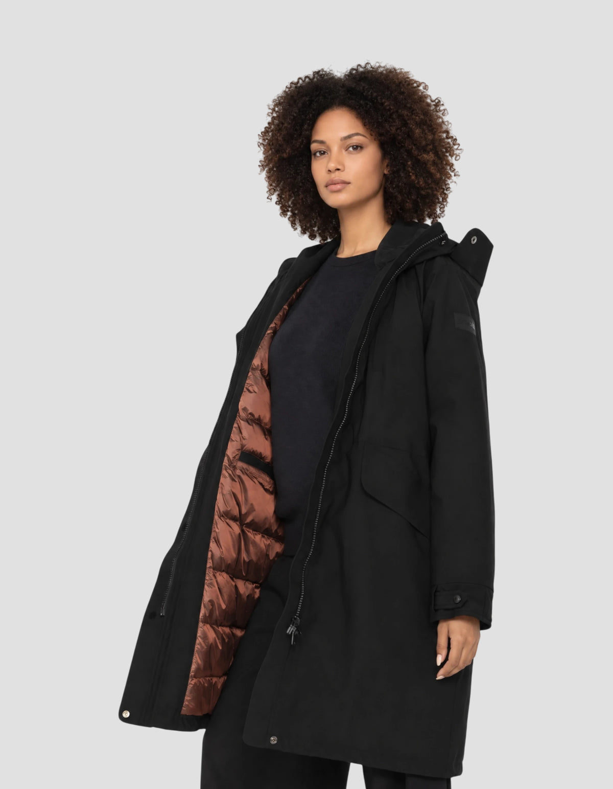 Schwarzer Parka mit Kapuze und vielen Taschen-4