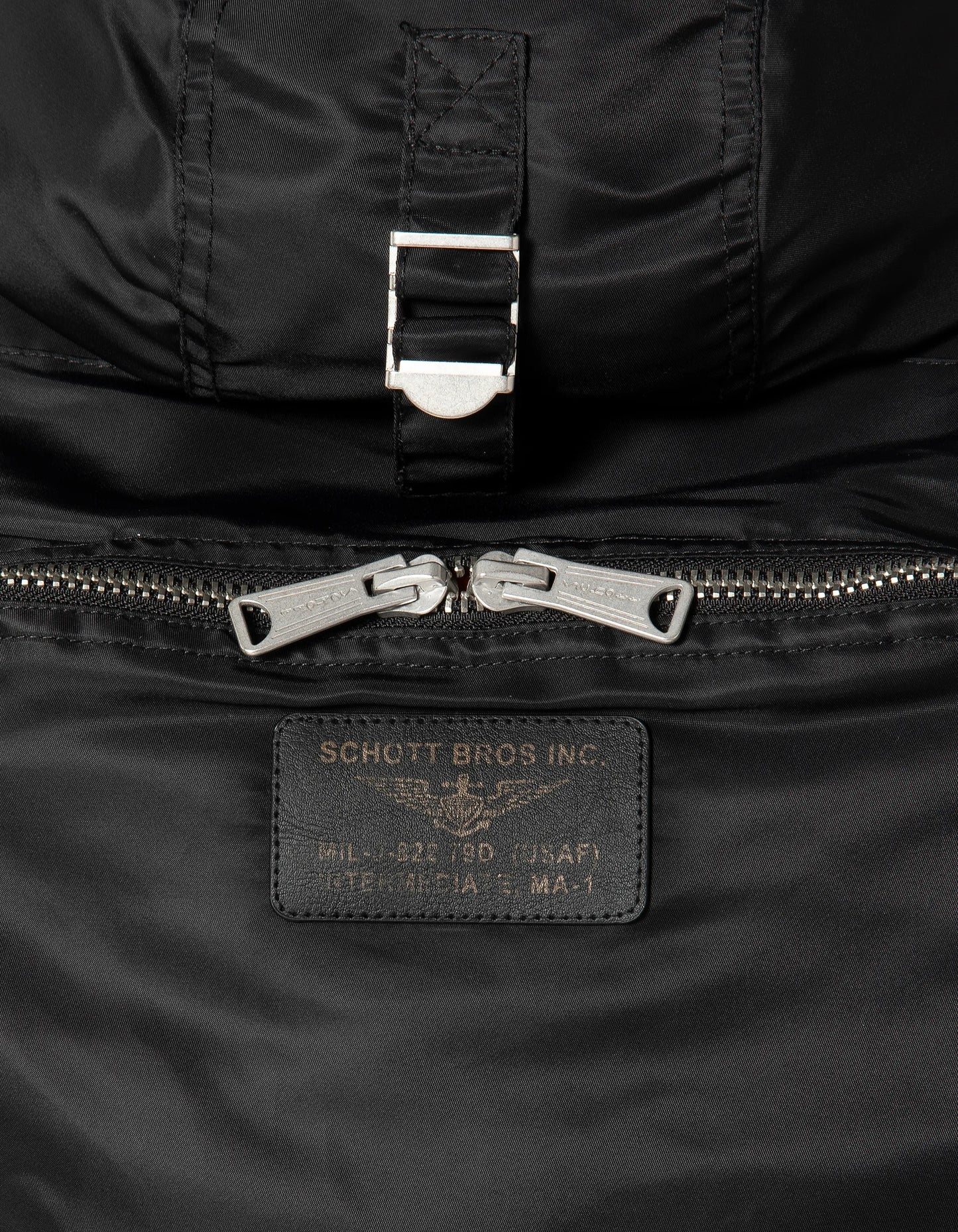 Schwarze Bomberjacke Typ N2B Motorhaube mit integriertem Rucksack