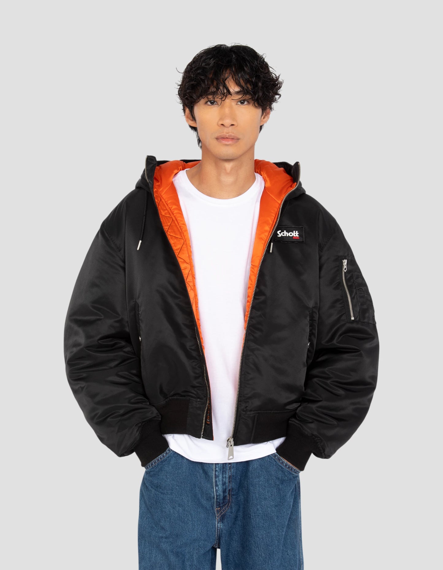 Schwarze Bomberjacke Typ N2B Motorhaube mit integriertem Rucksack