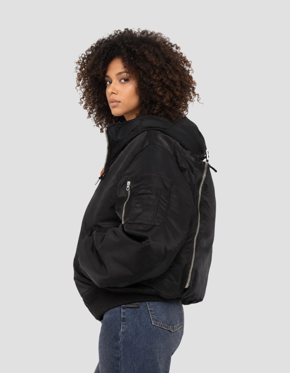 Blouson bomber noir type N2B à capuche avec sac à dos intégré