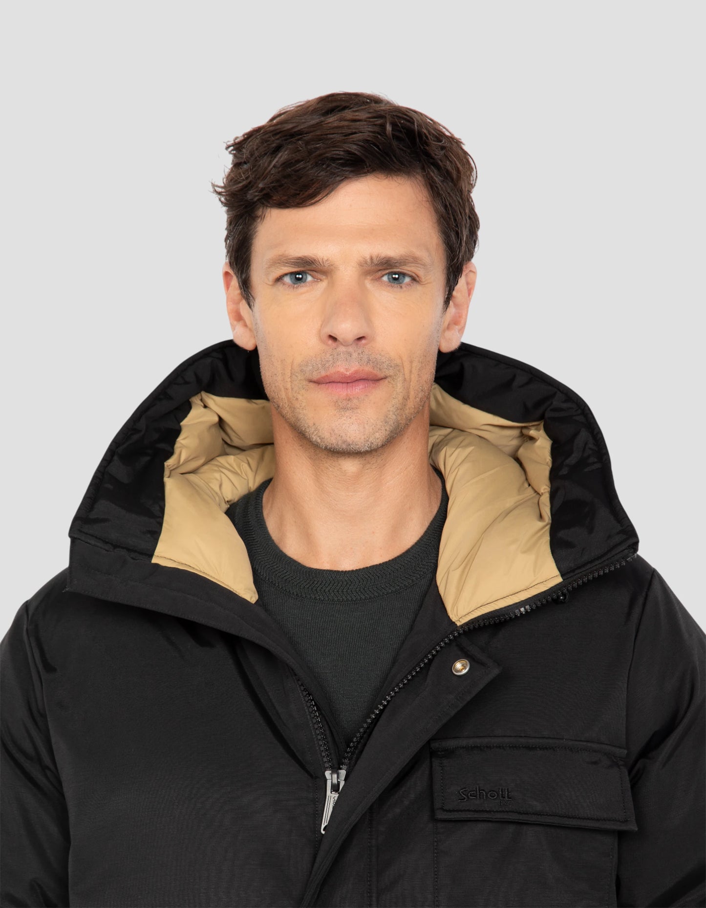 Multipoche nere con cappuccio