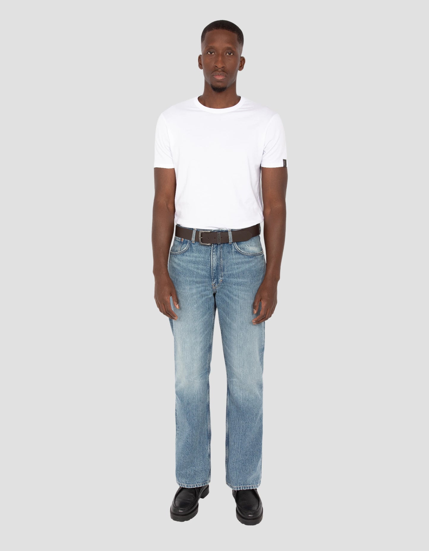 Vintage brauner Gürtel mit perforierter Metallschnalle, Kuhspannenleder