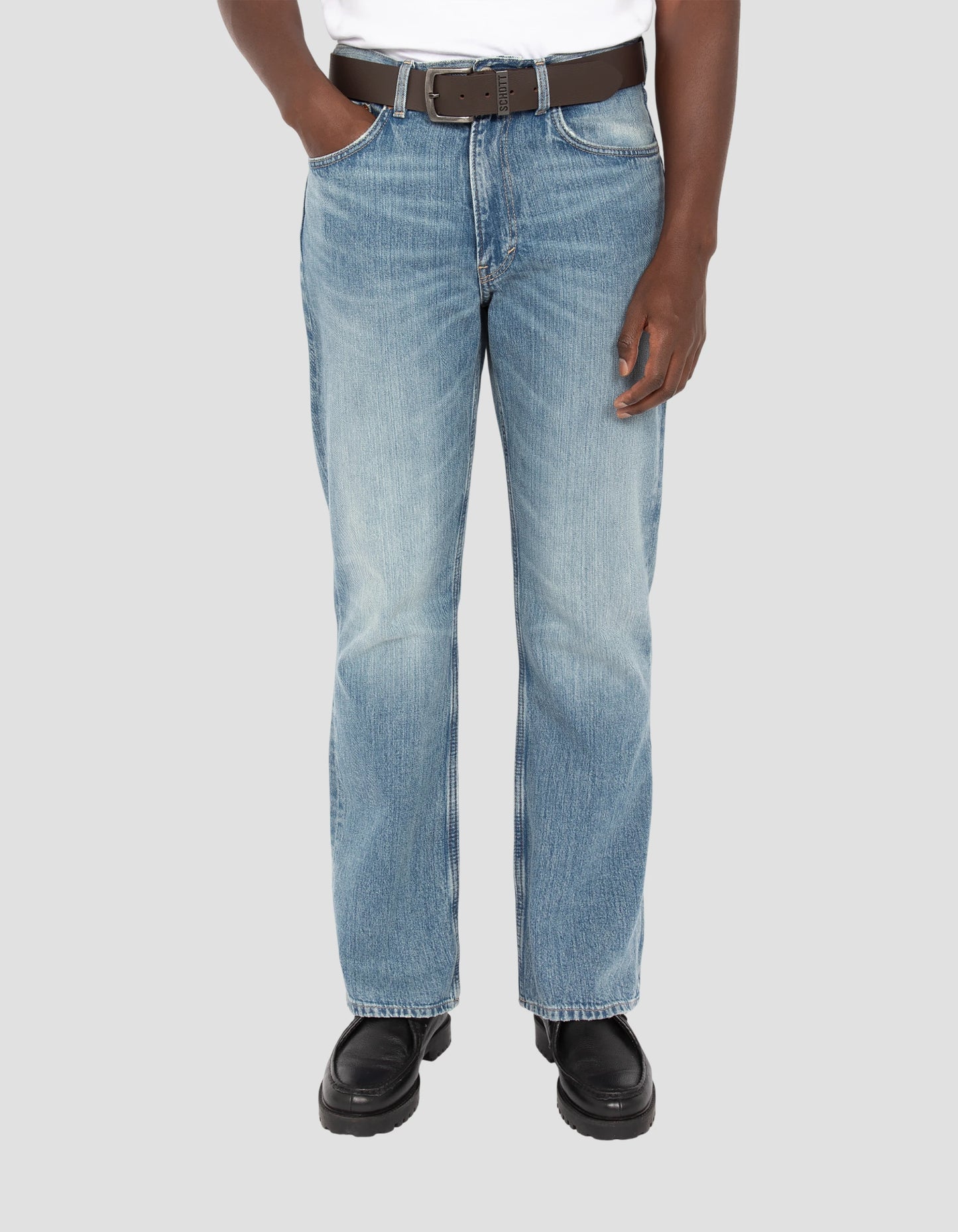 Vintage brauner Gürtel mit perforierter Metallschnalle, Kuhspannenleder