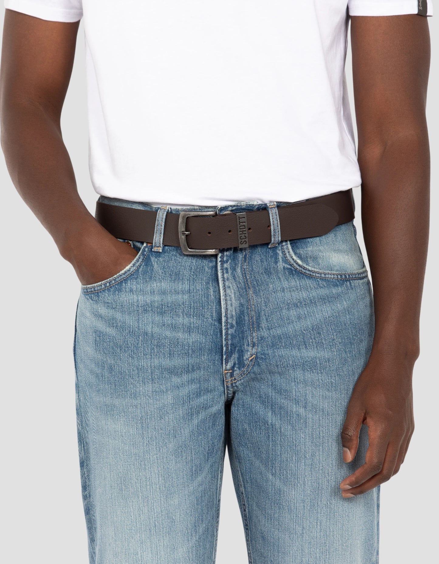 Vintage brauner Gürtel mit perforierter Metallschnalle, Kuhspannenleder