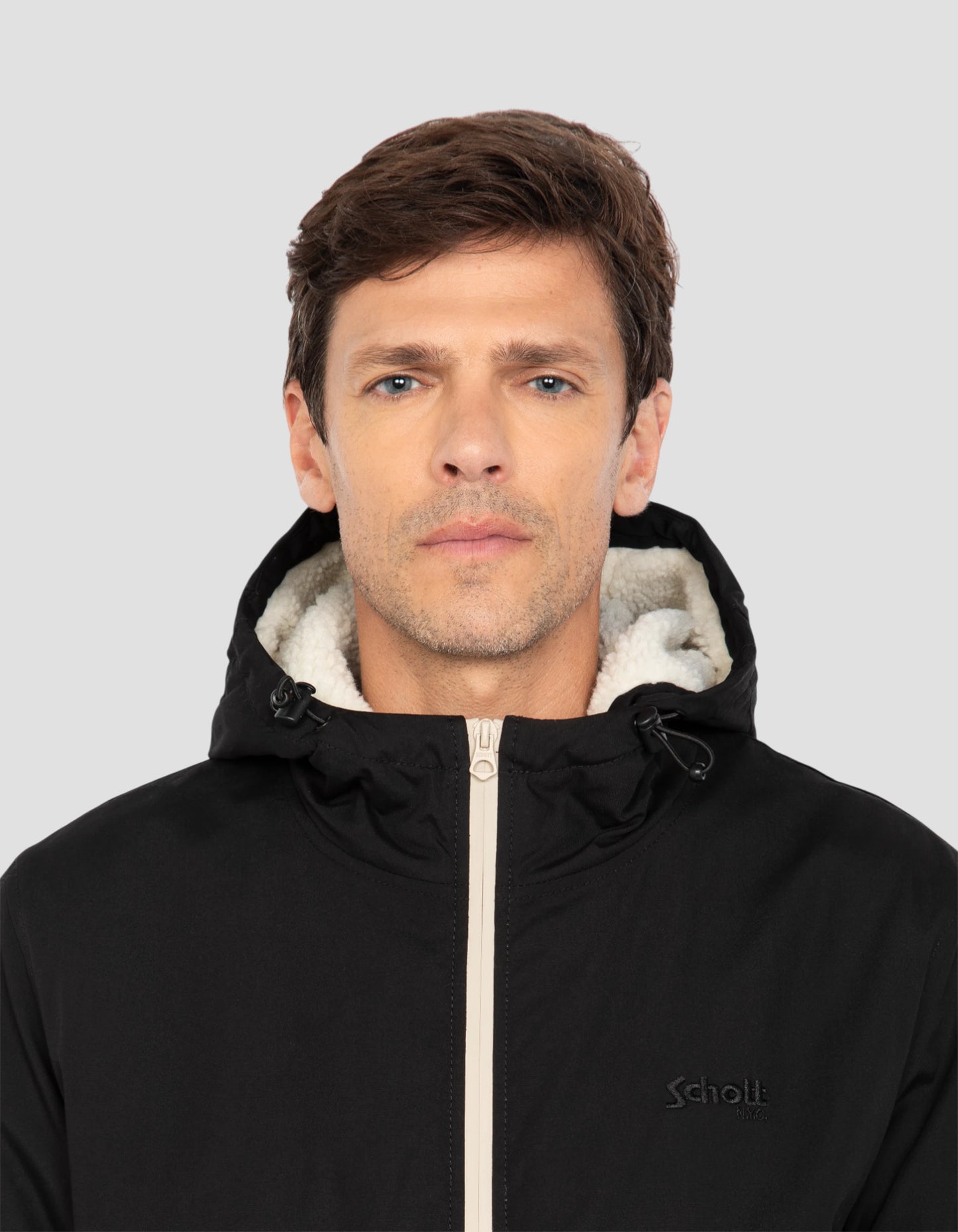 Multipoche nere con cappuccio