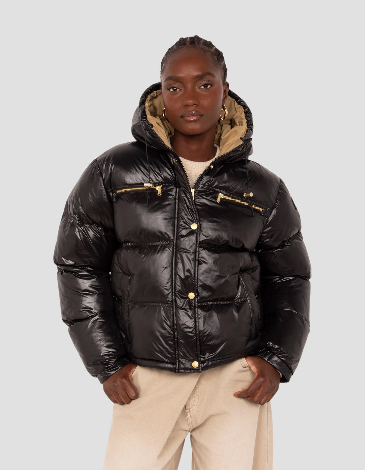 Doudoune courte à capuche noire en nylon brillant-3