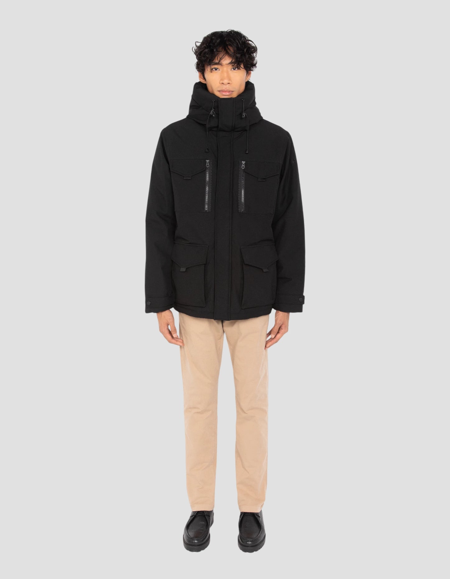 Multipoche nere con cappuccio