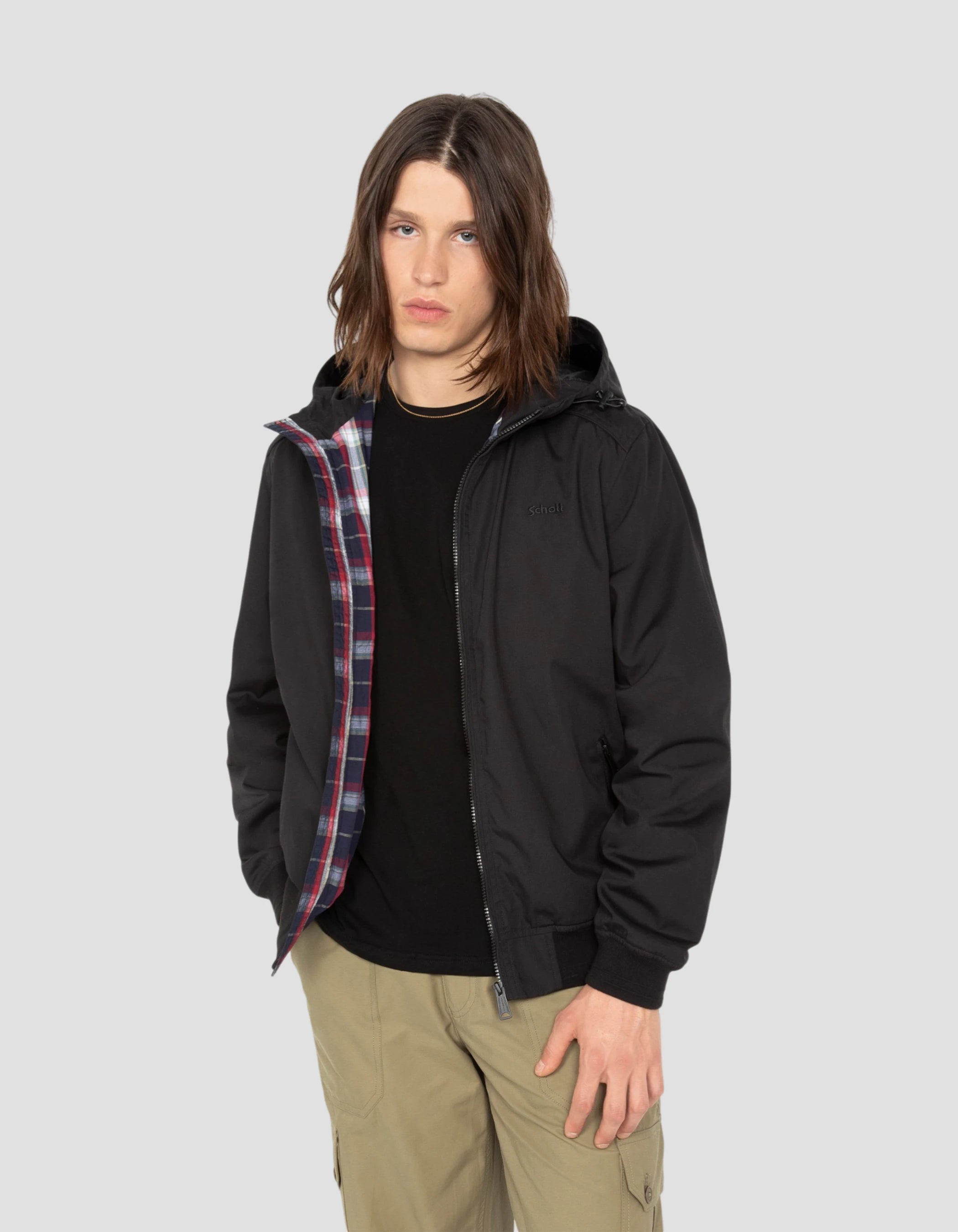 Chaqueta urbana negra con capucha repelente al agua-4