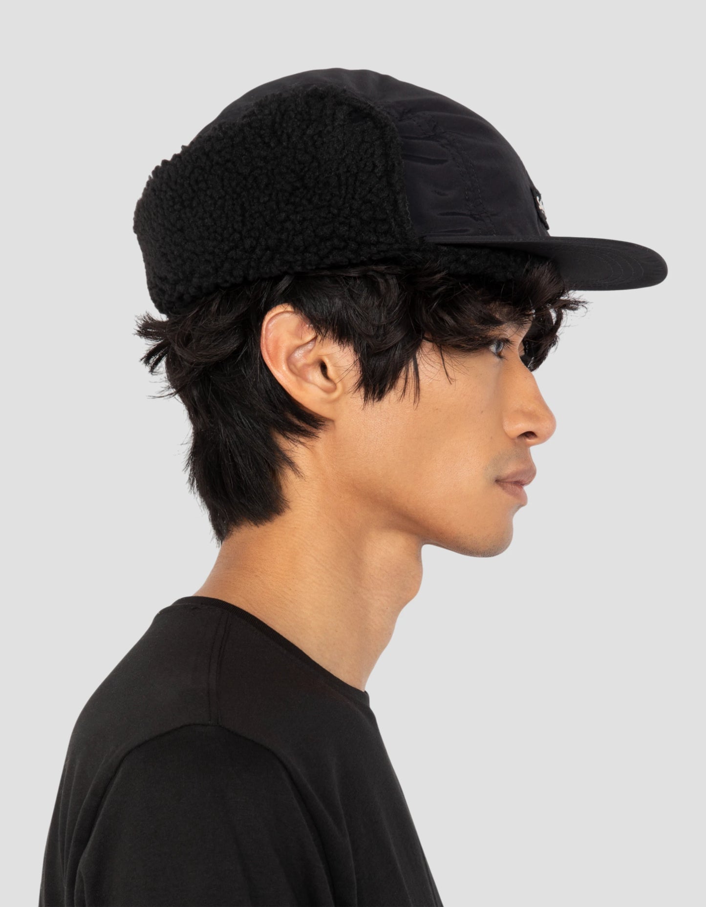 Tapa de chapka negra forrada de Sherpa