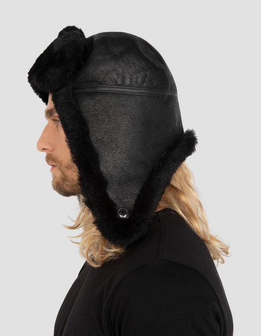 Black chapka badged, double -sided sheep