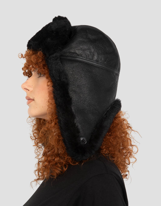 Black chapka badged, double -sided sheep