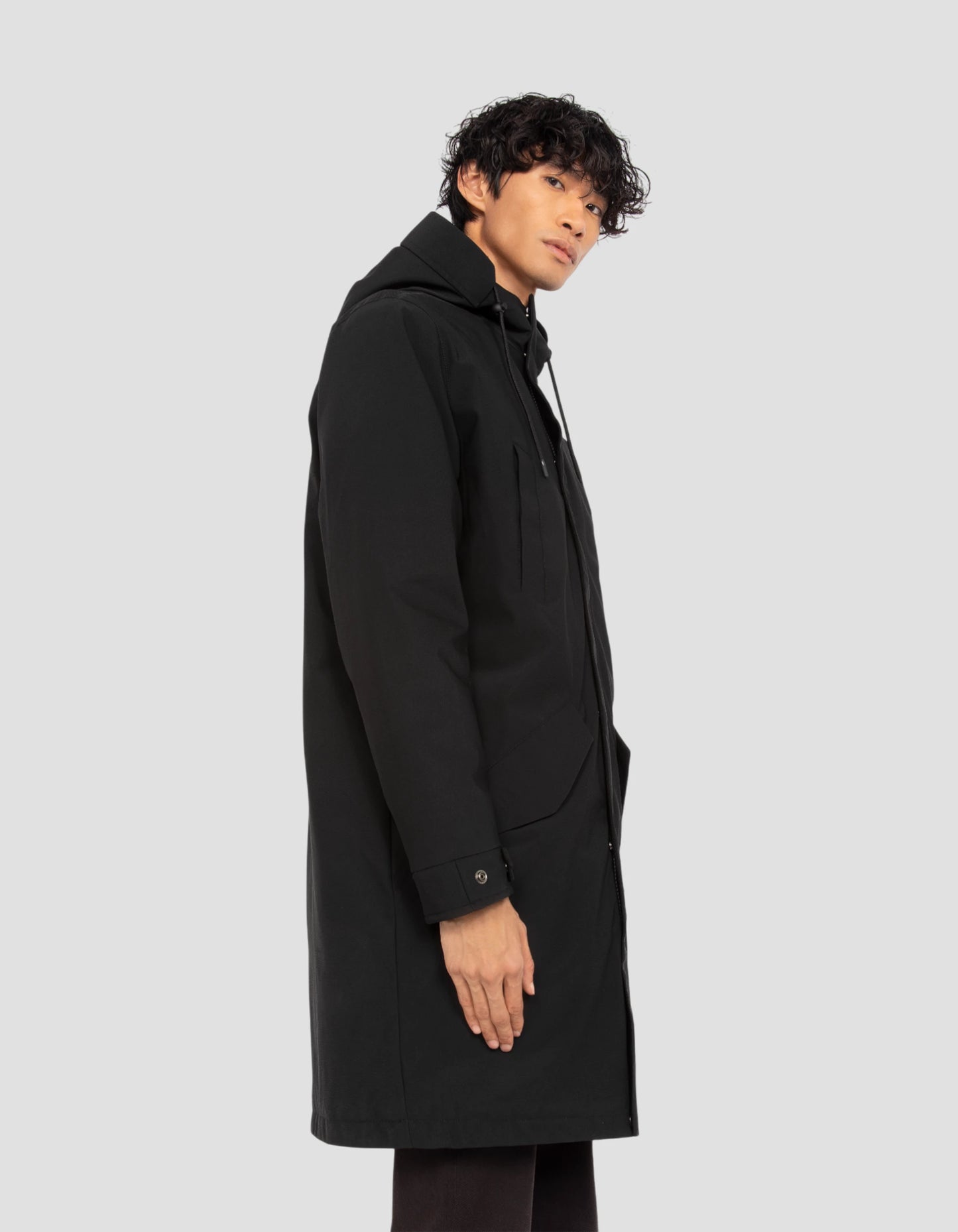 Multipoche nere con cappuccio