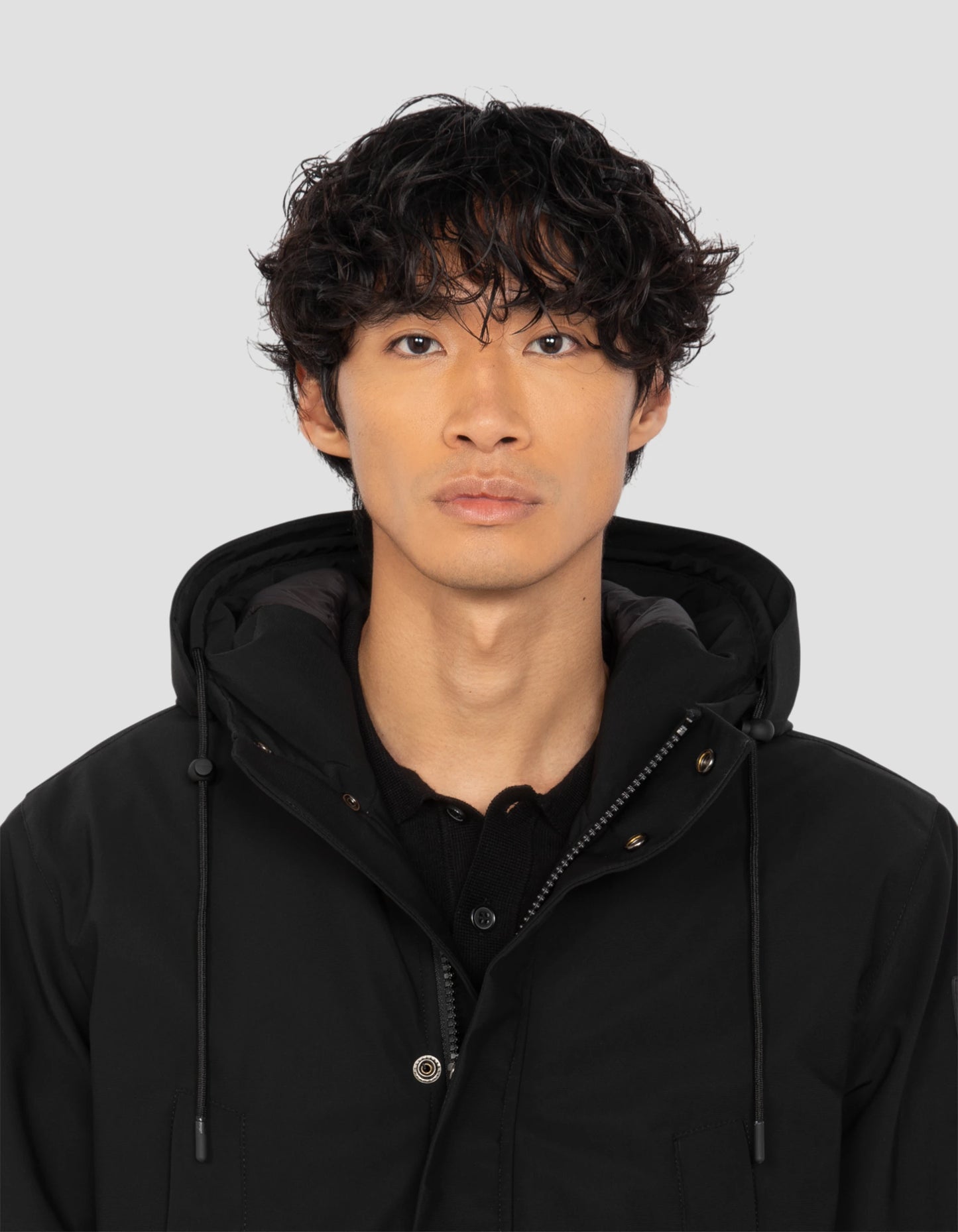 Multipoche nere con cappuccio