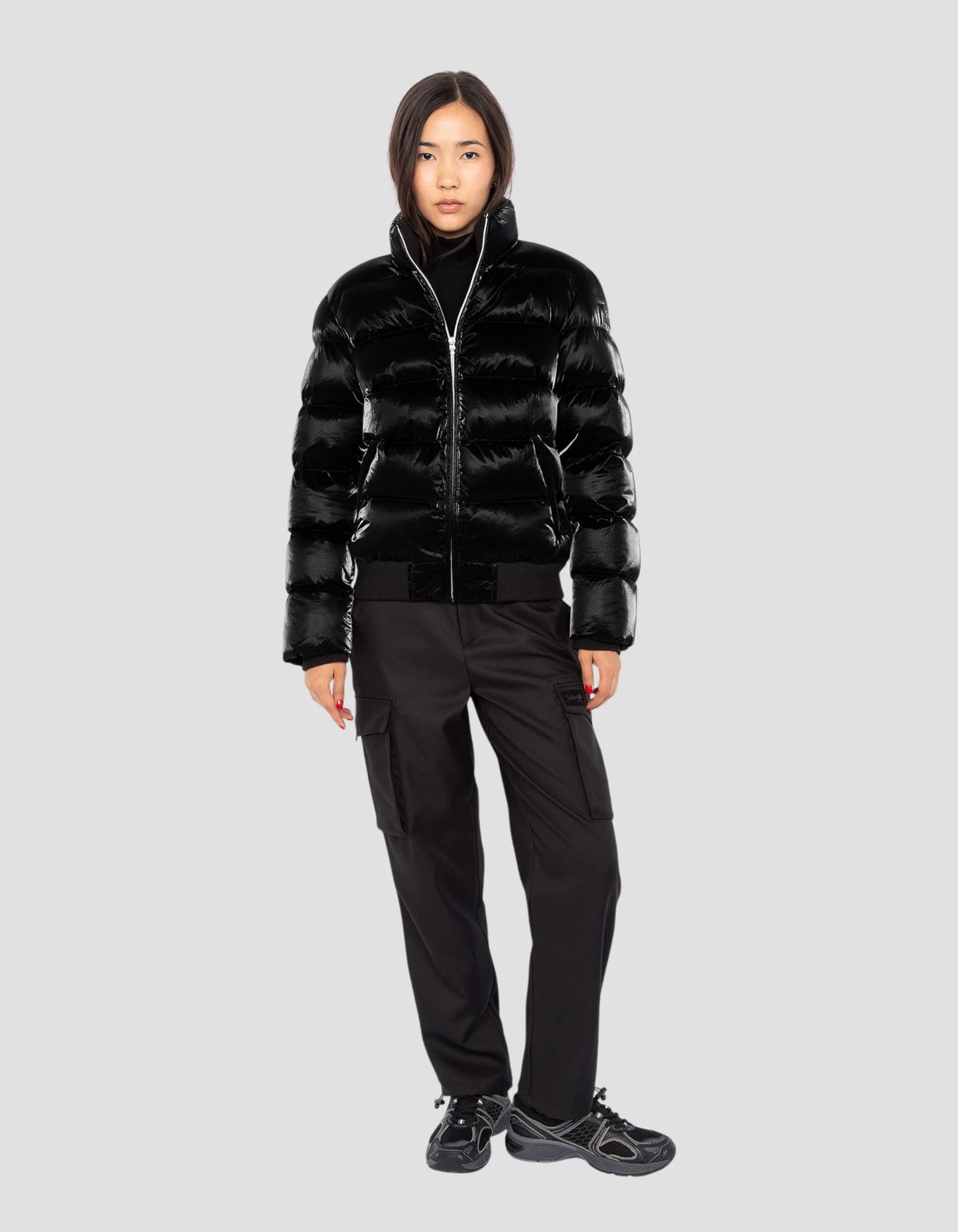 Chaqueta negra corta brillante