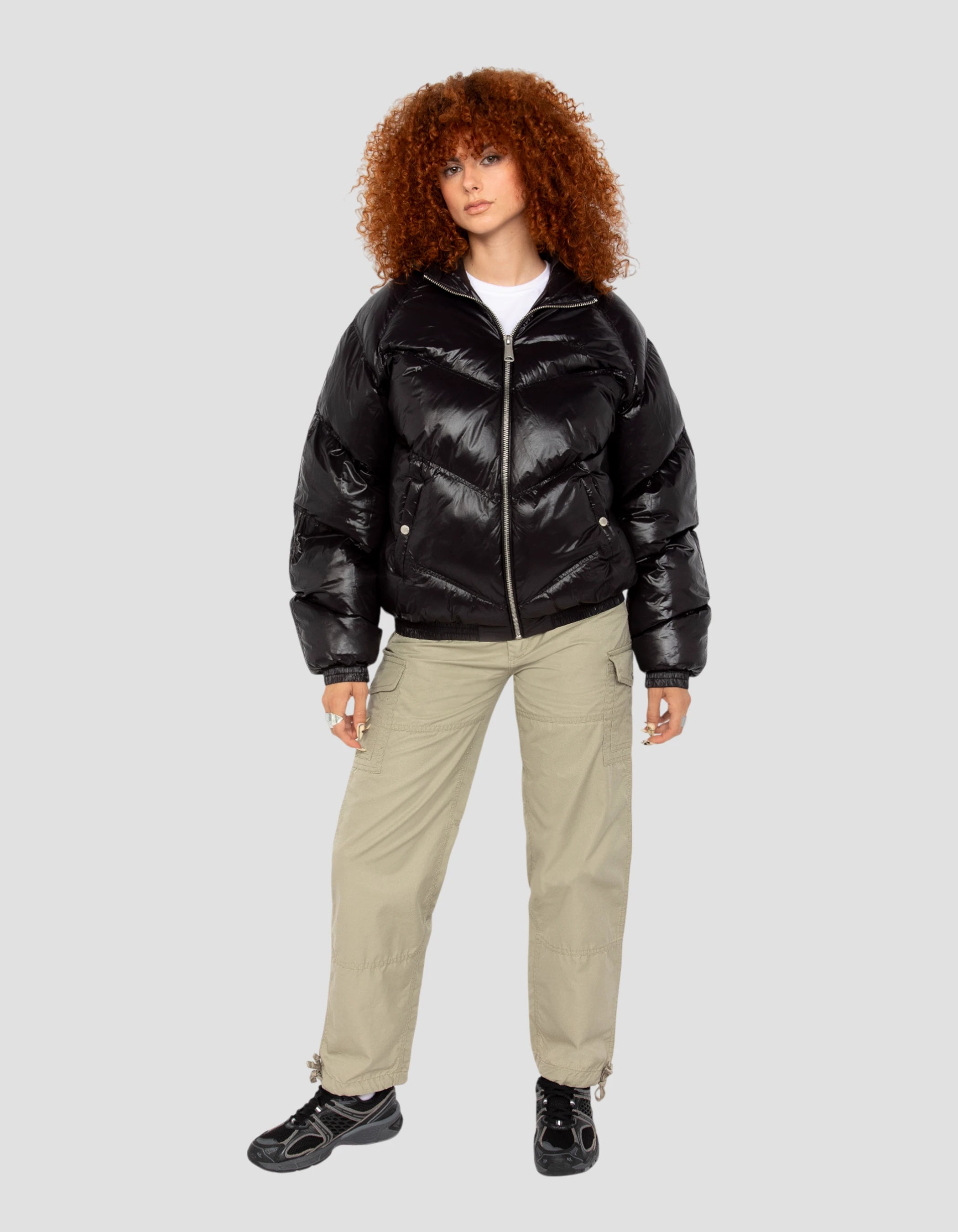 Con cappuccio nero brillante di streetwear retrò-1