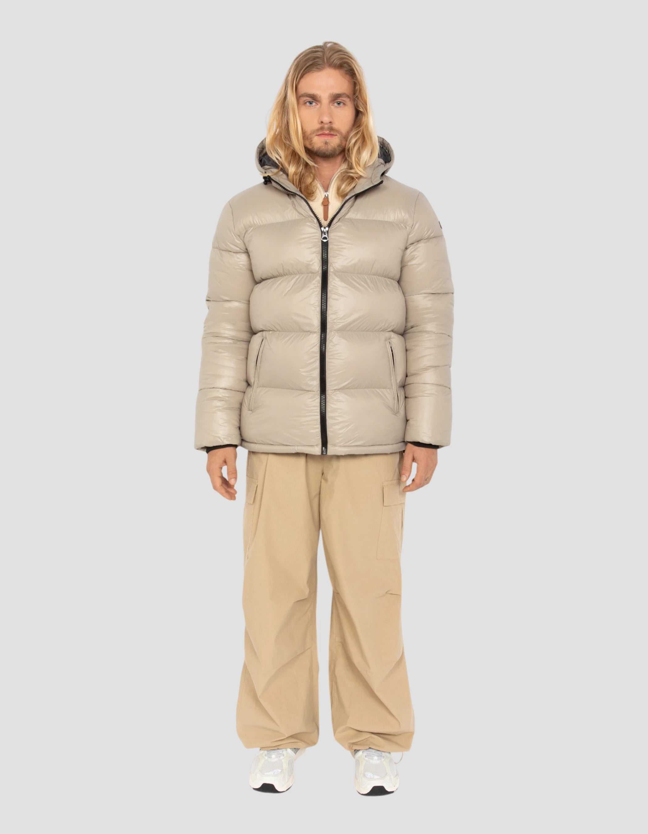 Chaqueta beige con capucha brillante-1