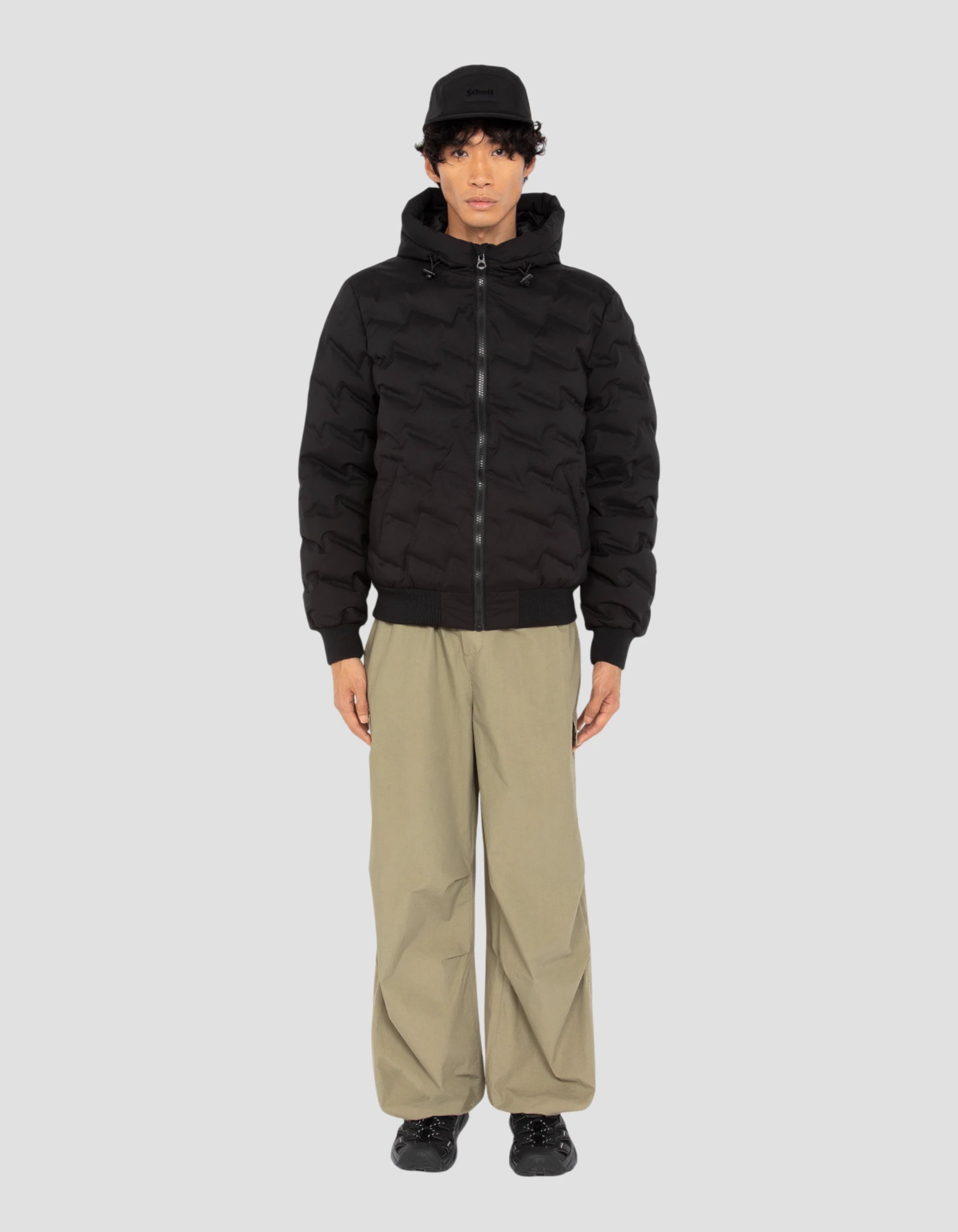 Schwarze Kapuzenjacke mit geschweißter, nahtloser Matratze-1