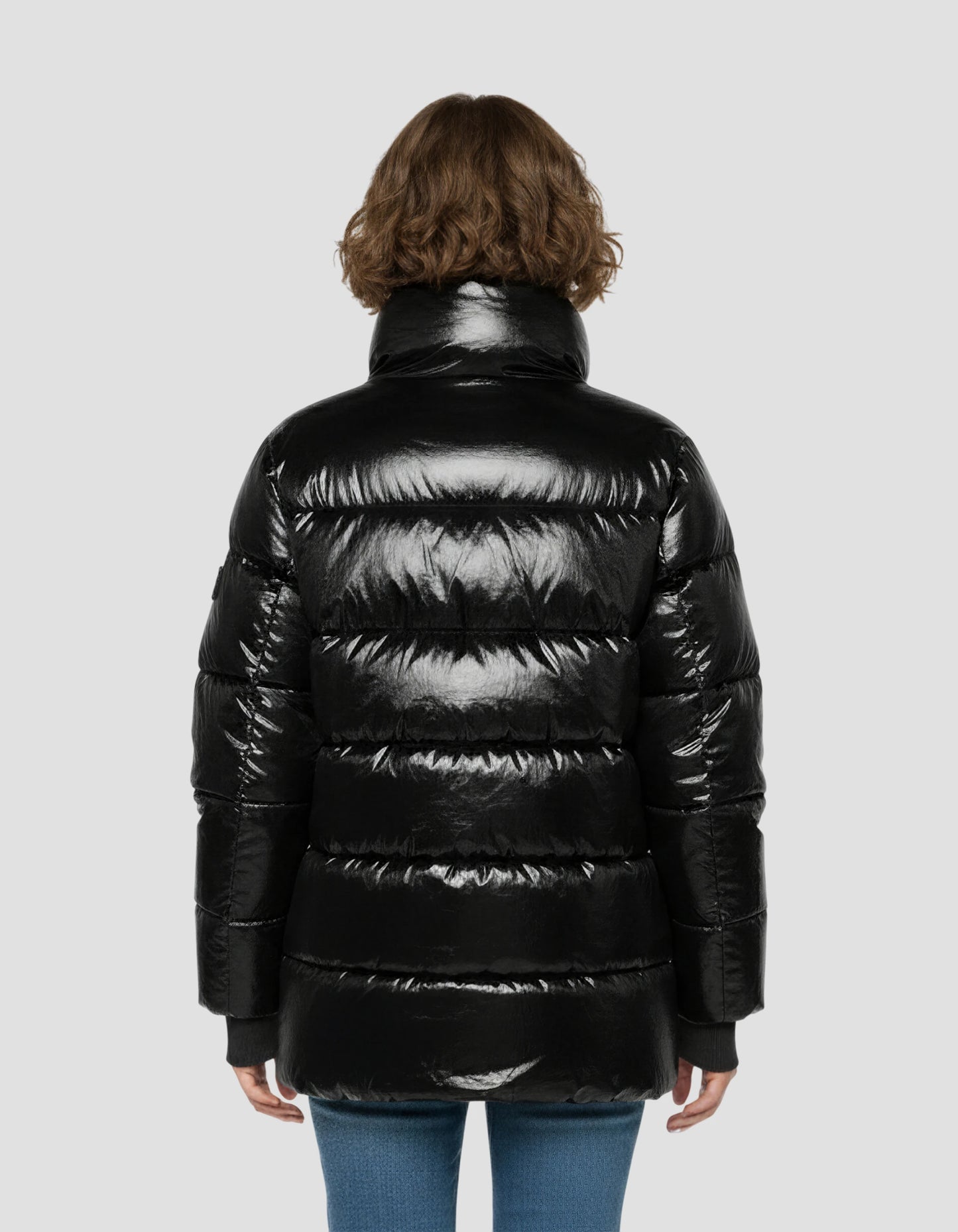 Schwarze Down -Jacke mit abnehmbarem Kunstpelzkragen