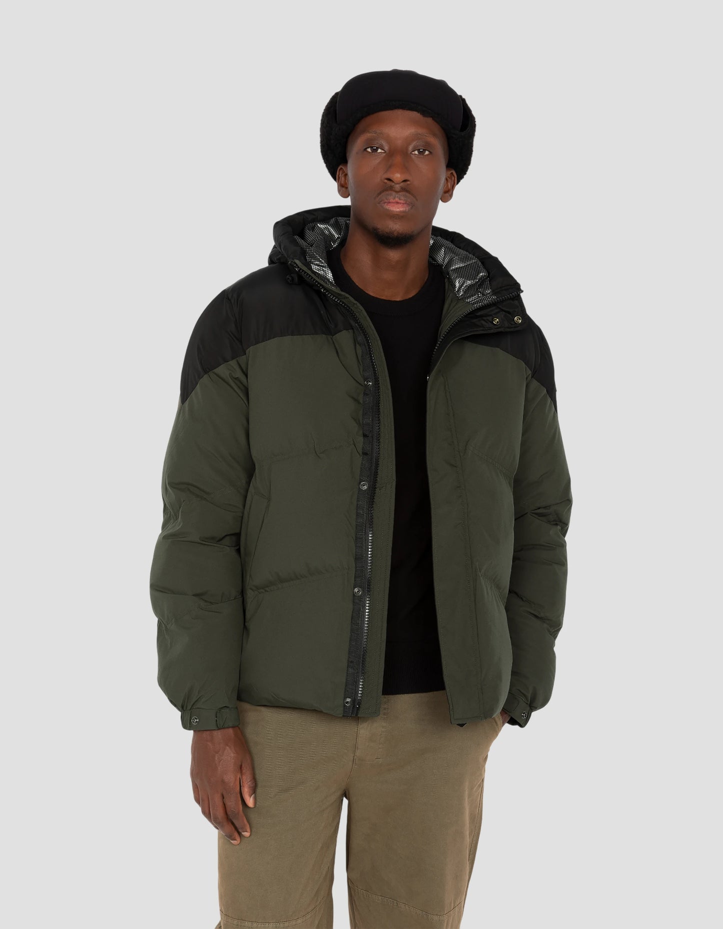 Leichte Khaki und schwarze Jacke mit Kapuze mit Kapuze