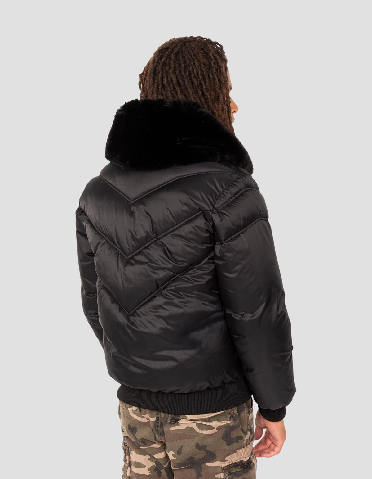 Doudoune urban noire avec col imitation fourrure