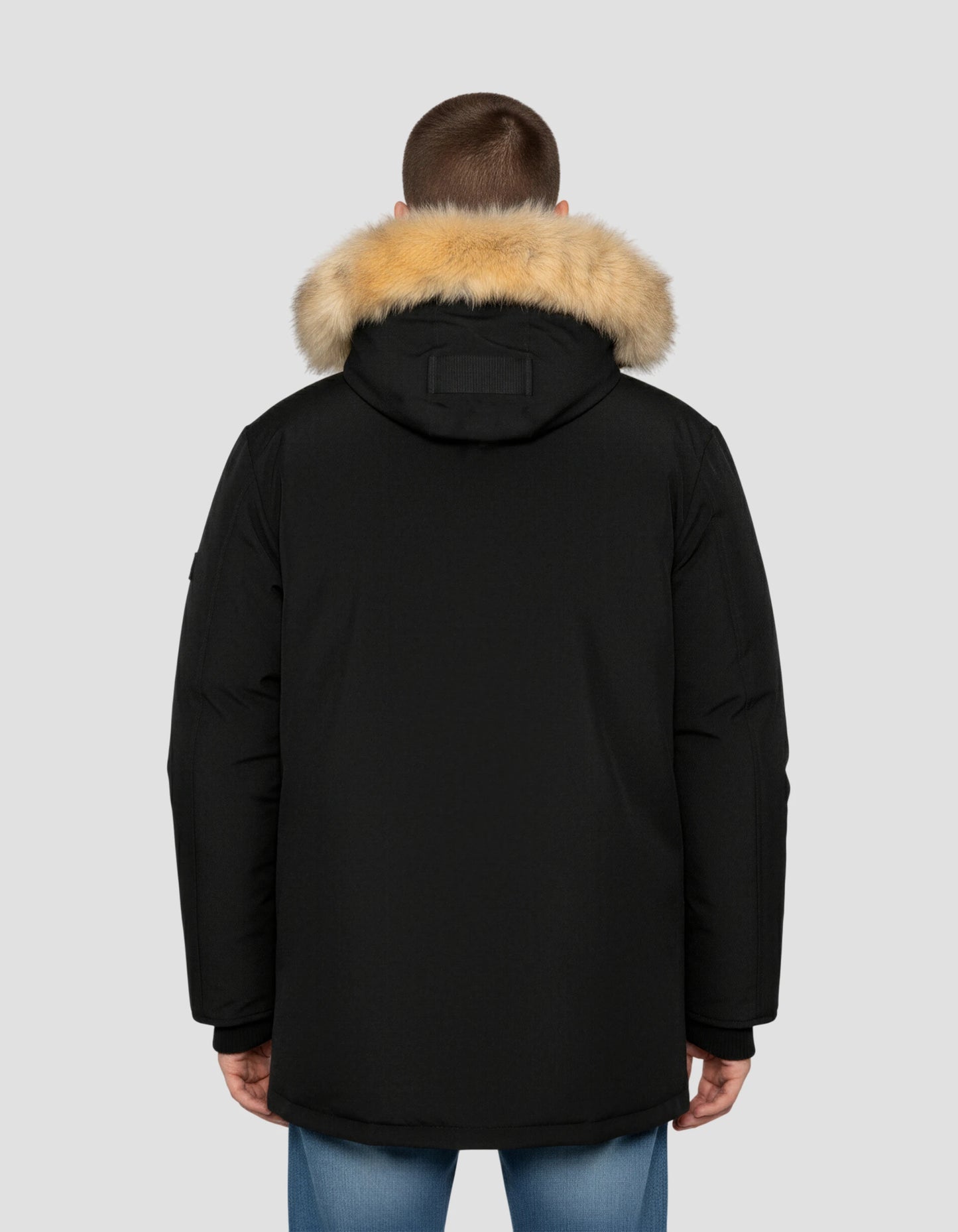 Schwarzer Parka mit abnehmbarem Kunstfell