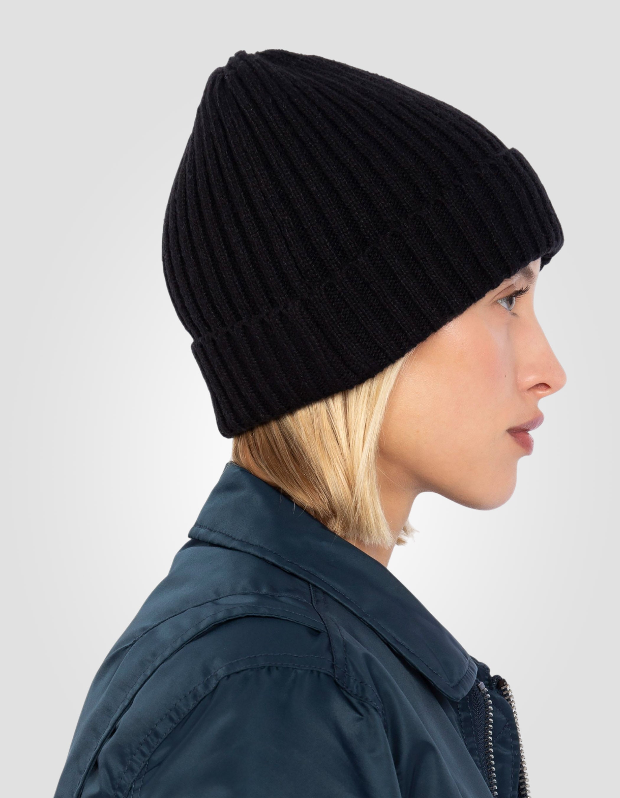 Schwarze recycelte Seitenkappe-3