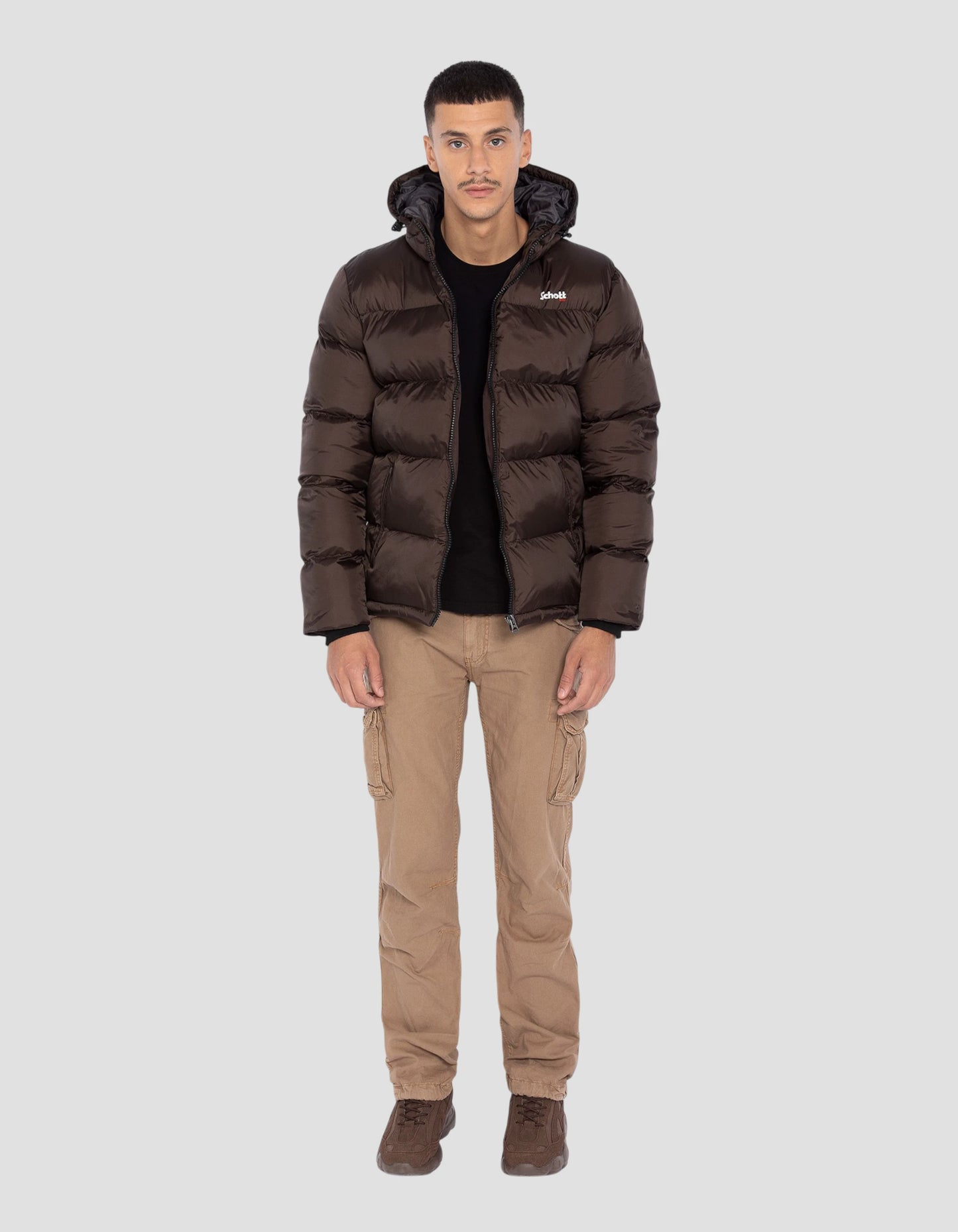 Chaqueta marrón oscuro con capucha