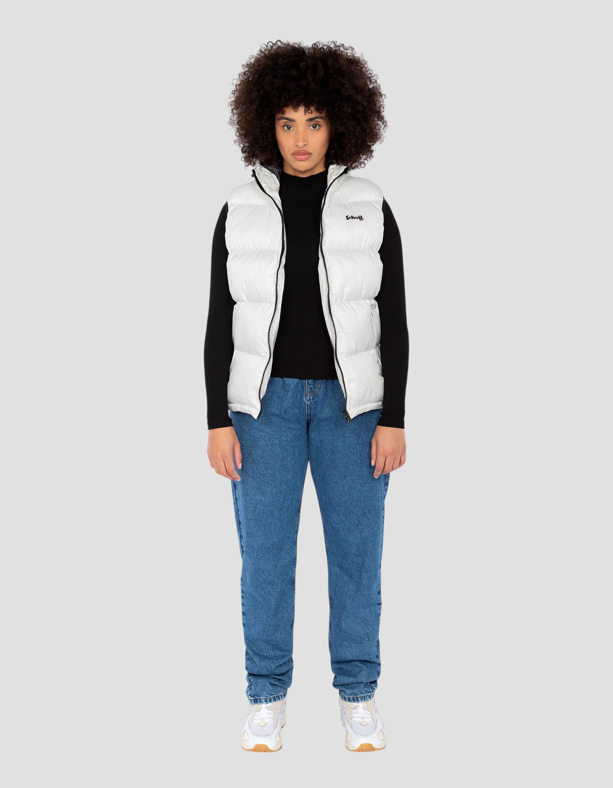 Sleeveless white down jacket-1