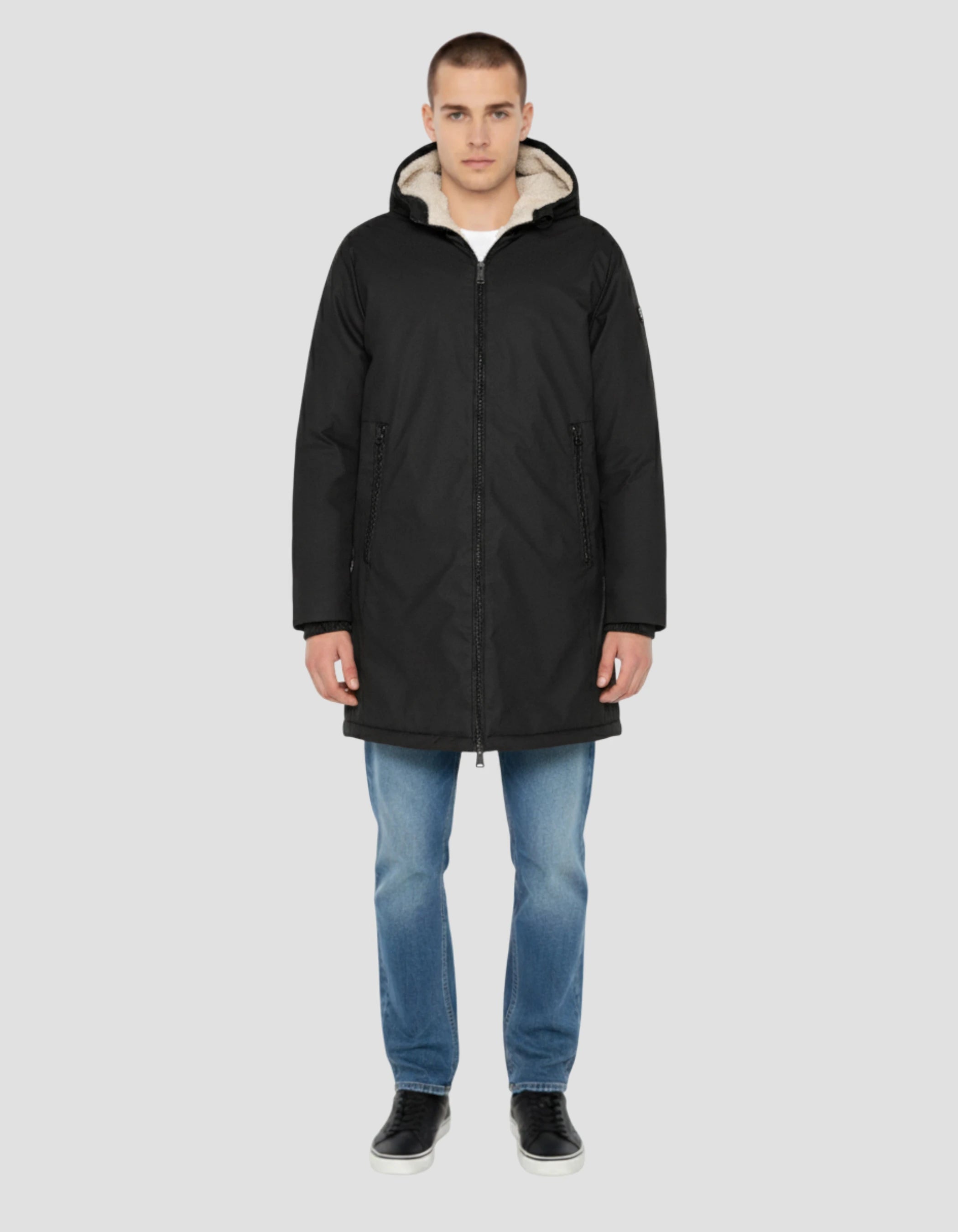 Langer schwarzer Windjäger mit Sherpa ausgekleidet-1