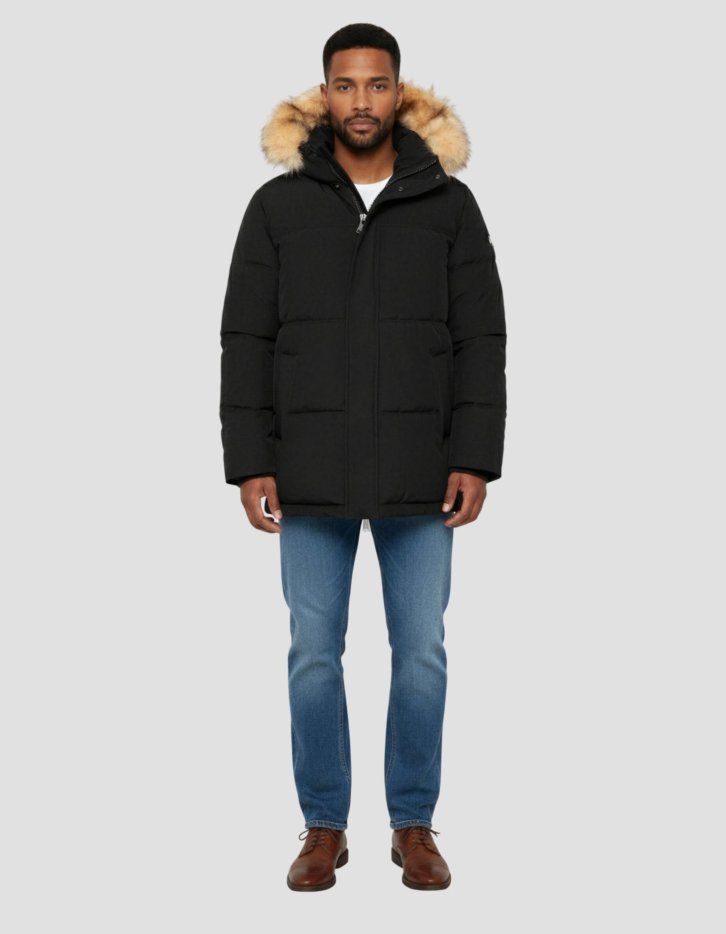 Schwarzer Kapuzenparka