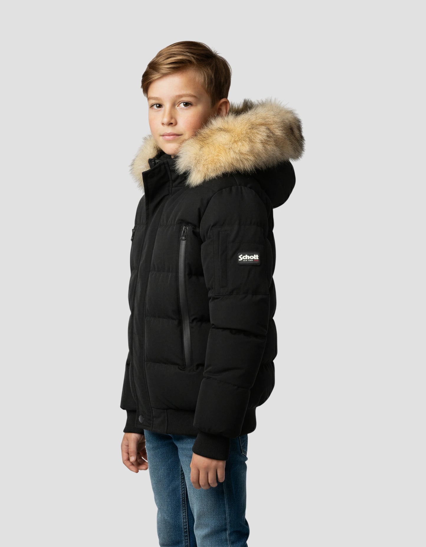 Schwarze Kapuzenjacke