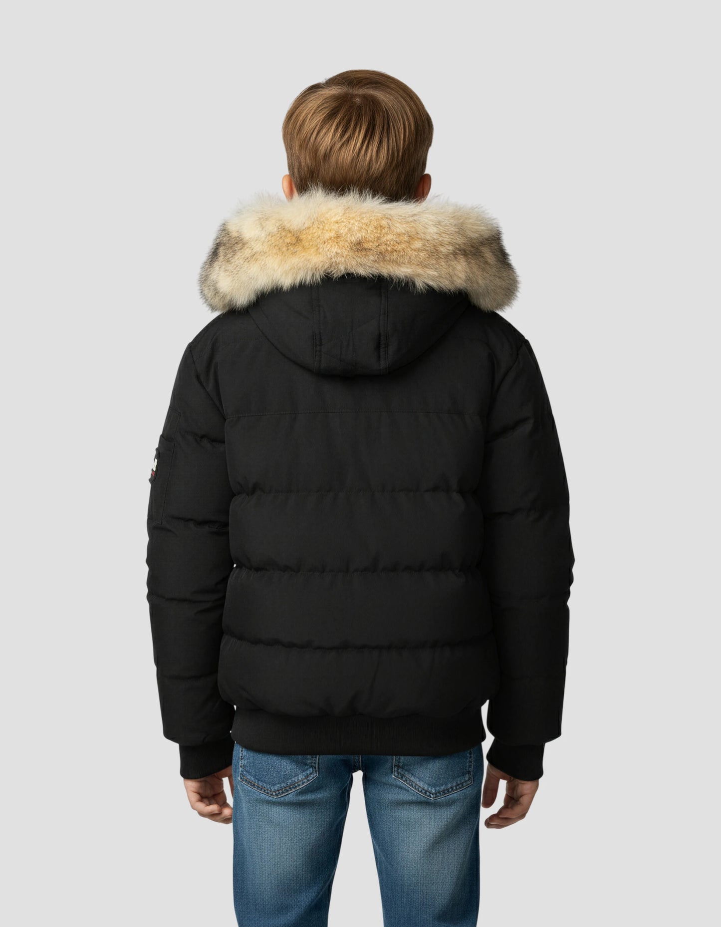 Schwarze Kapuzenjacke