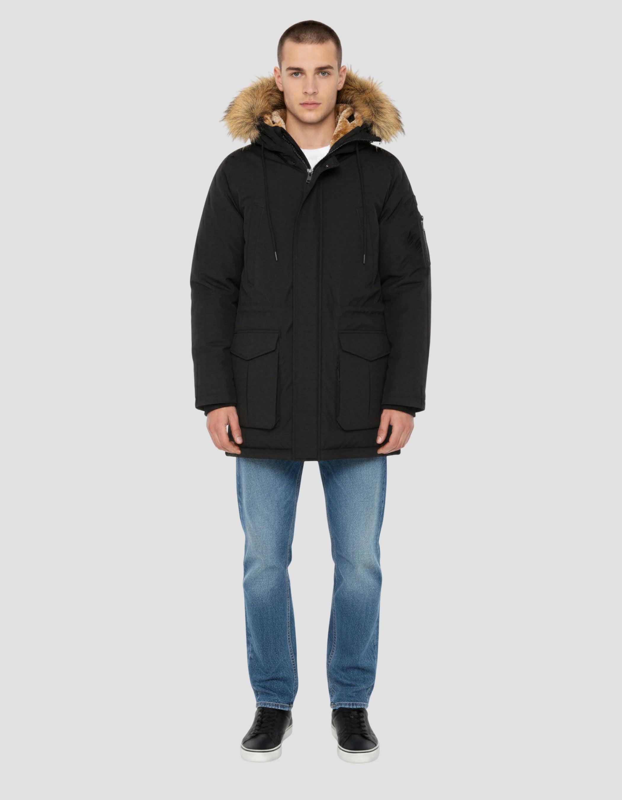 Schwarzer Kapuzenparka-1