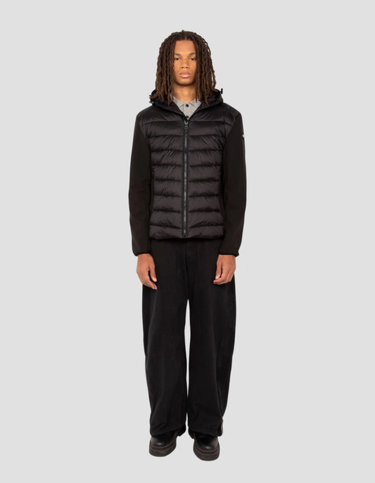 Schwarze Kapuzenjacke im Materialmix