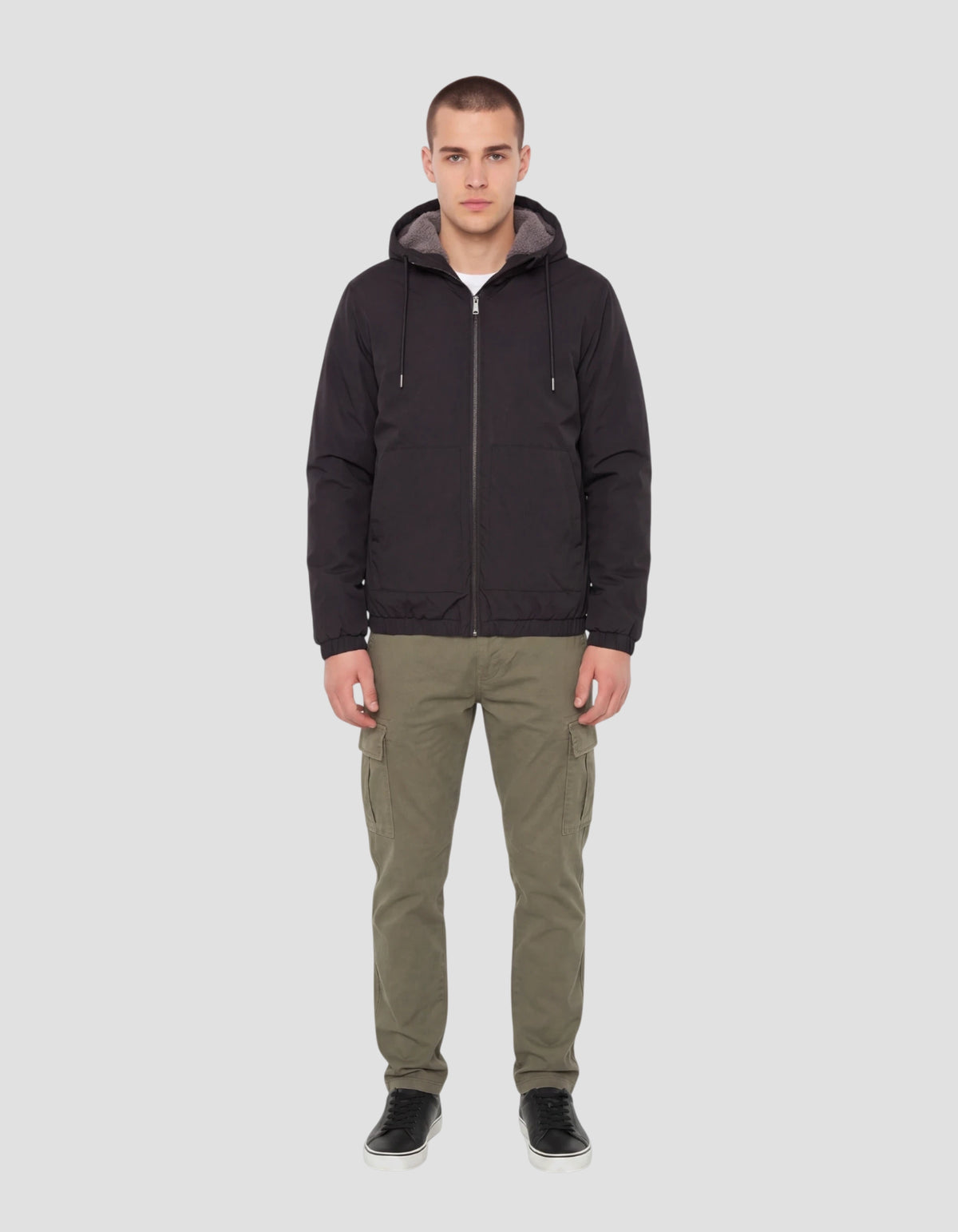 Blouson à capuche noir doublé sherpa